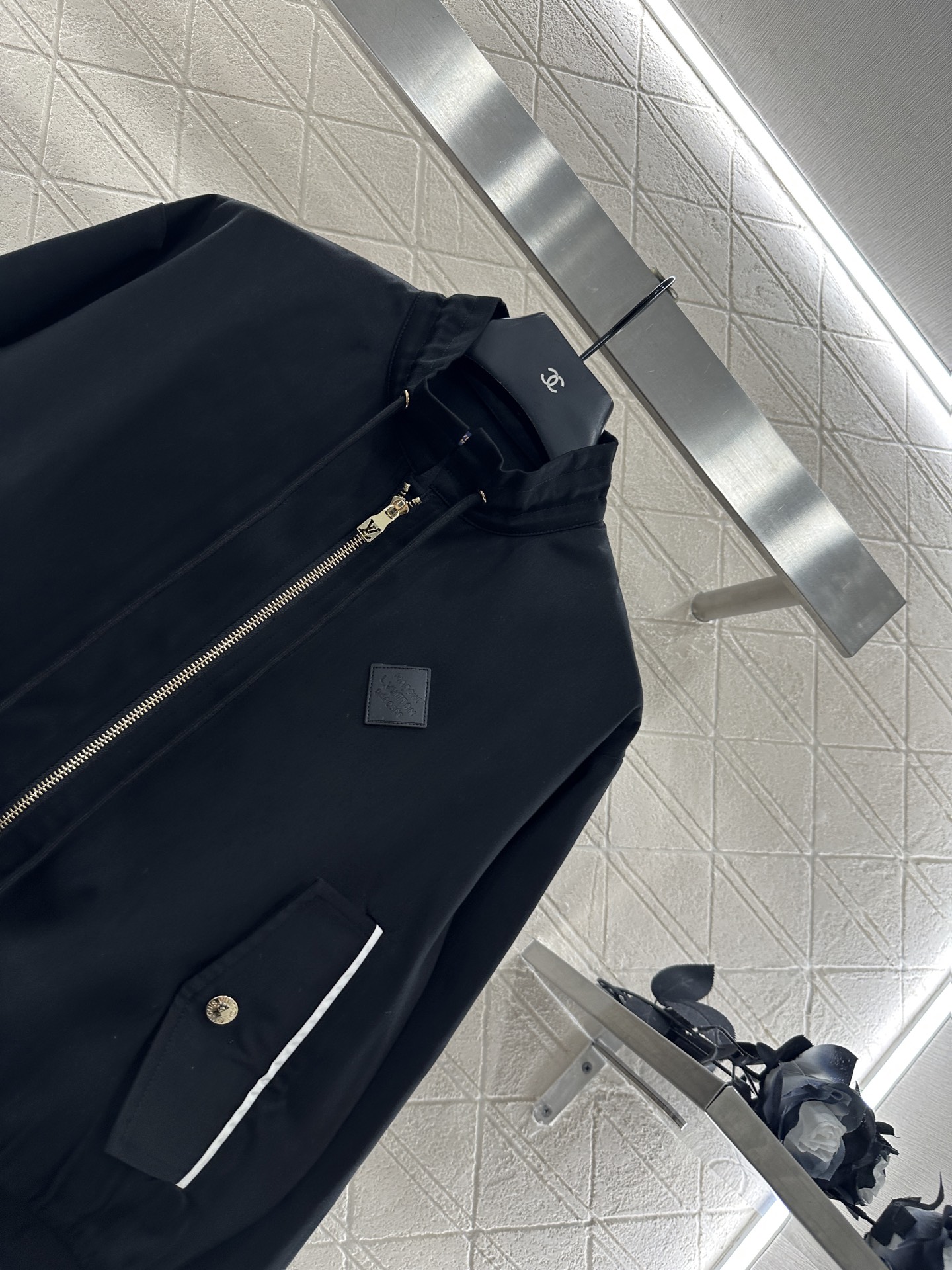 ♥Louis vuitto*♥2025新品上架 翻领抽绳夹克外套定制YB进口材质，质感光泽，舒适有型，抽