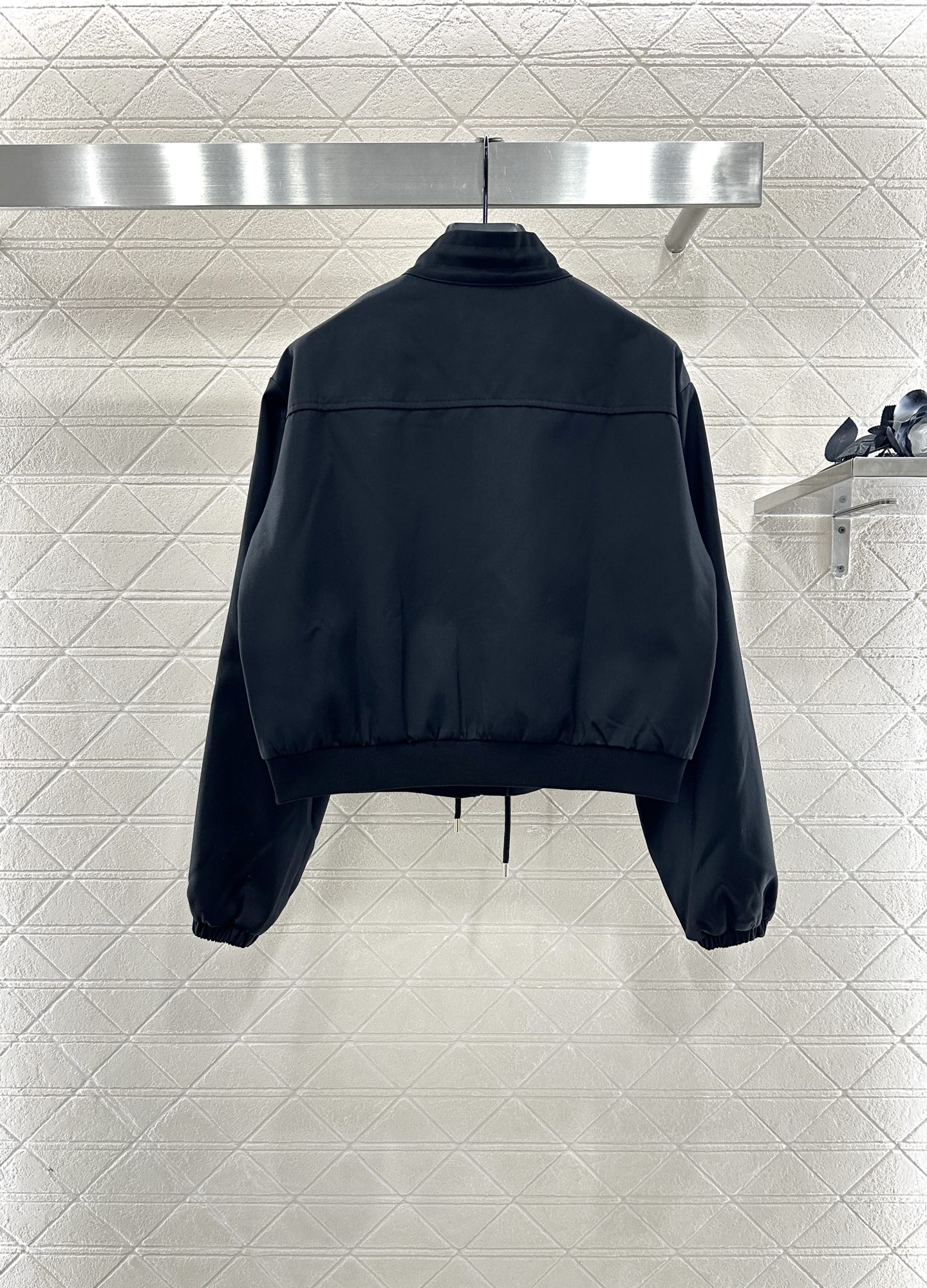 ♥Louis vuitto*♥2025新品上架 翻领抽绳夹克外套定制YB进口材质，质感光泽，舒适有型，抽