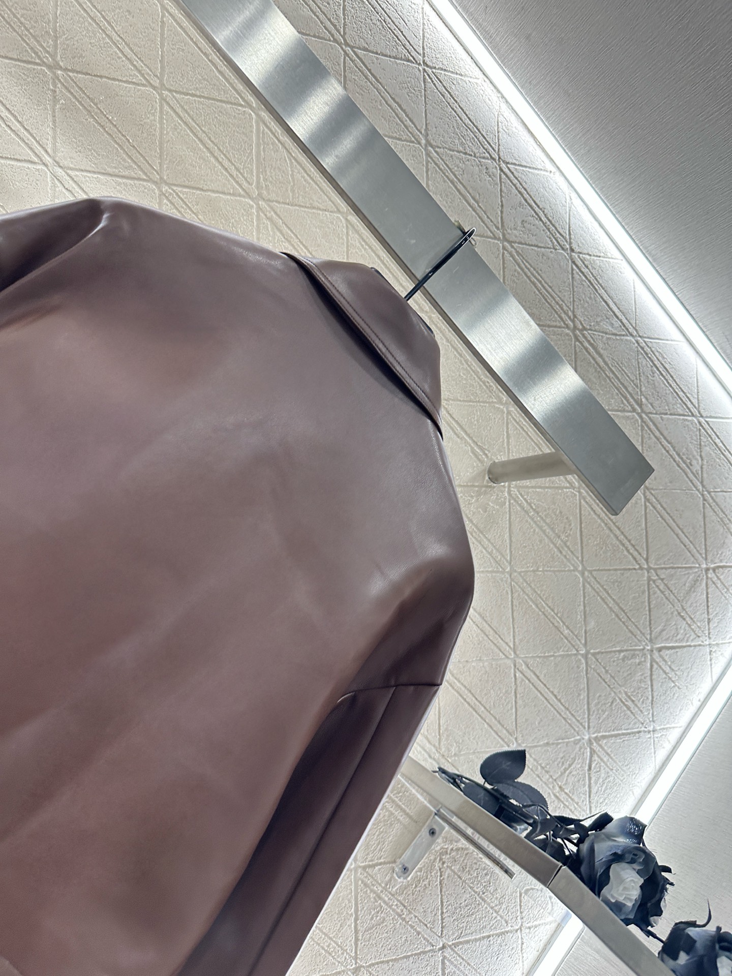 ♥Prad*♥2025新品上架 拉链皮衣夹克定制YB进口环保水洗皮材质，质感细腻，纹理清晰，翻领短款夹克