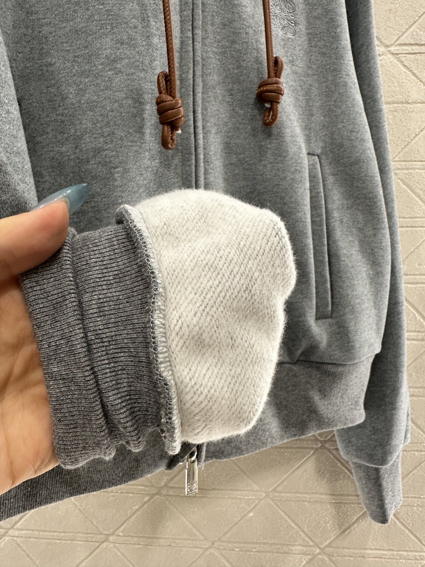 ♥Loew*♥2025新品上架 加绒磨毛连帽拉链外套定制YB斜纹全棉材质，质感光泽，品相高级，常规百搭连