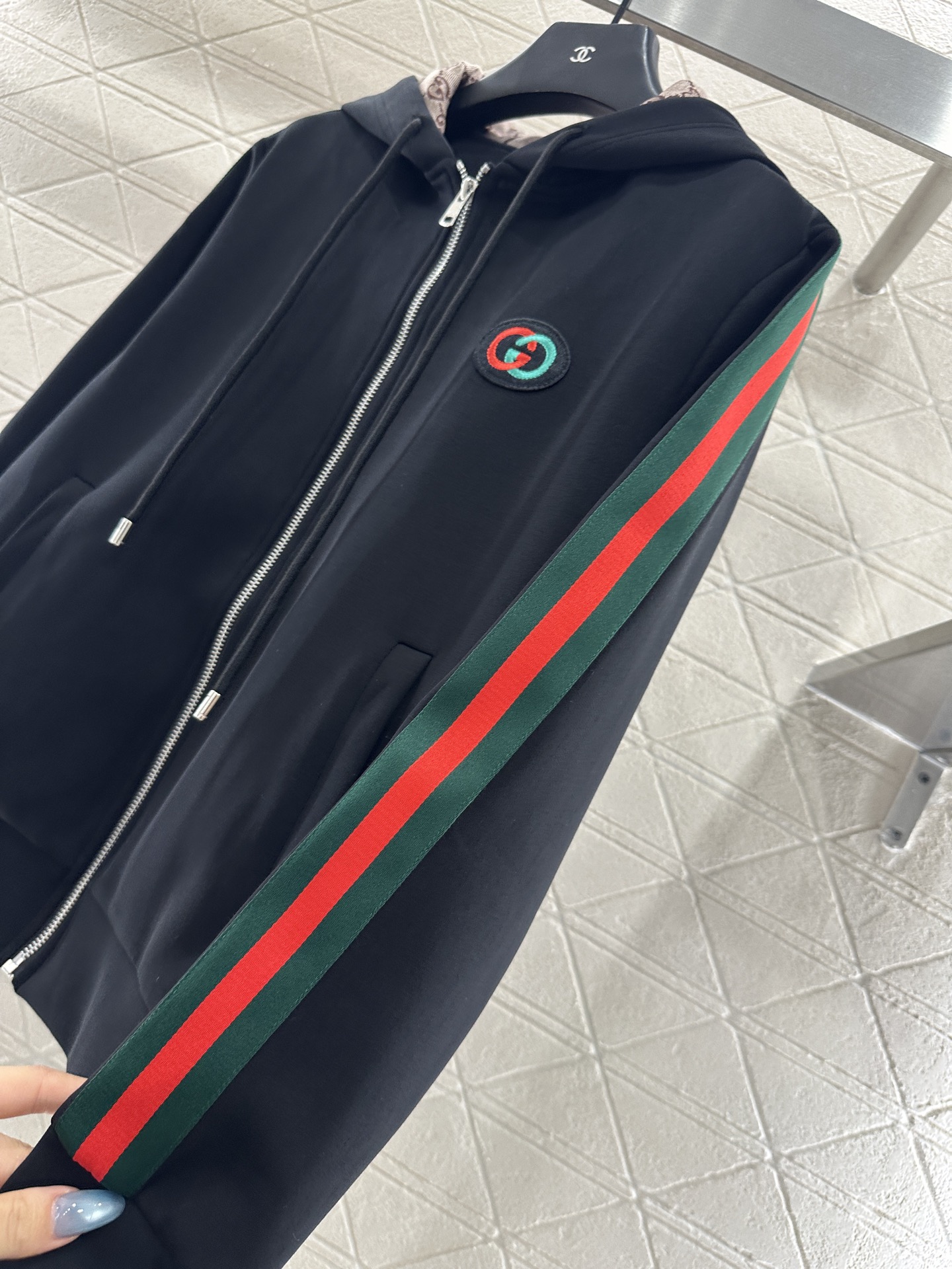 ♥Gucc*♥2025新品上架 连帽外套长裤套装定制YB进口材质，质感光泽，舒适垂顺，连帽外套裁剪，时髦