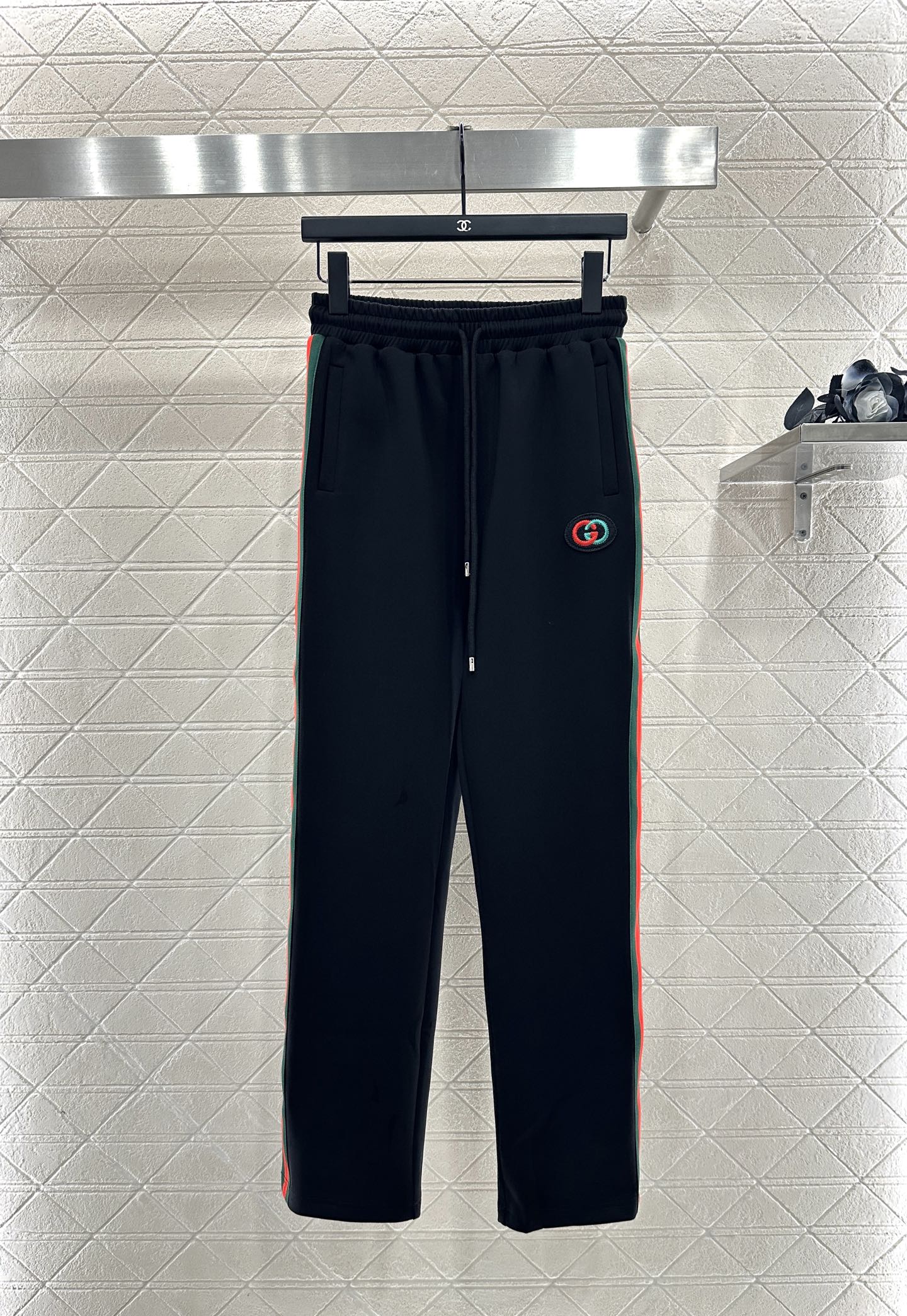 ♥Gucc*♥2025新品上架 连帽外套长裤套装定制YB进口材质，质感光泽，舒适垂顺，连帽外套裁剪，时髦