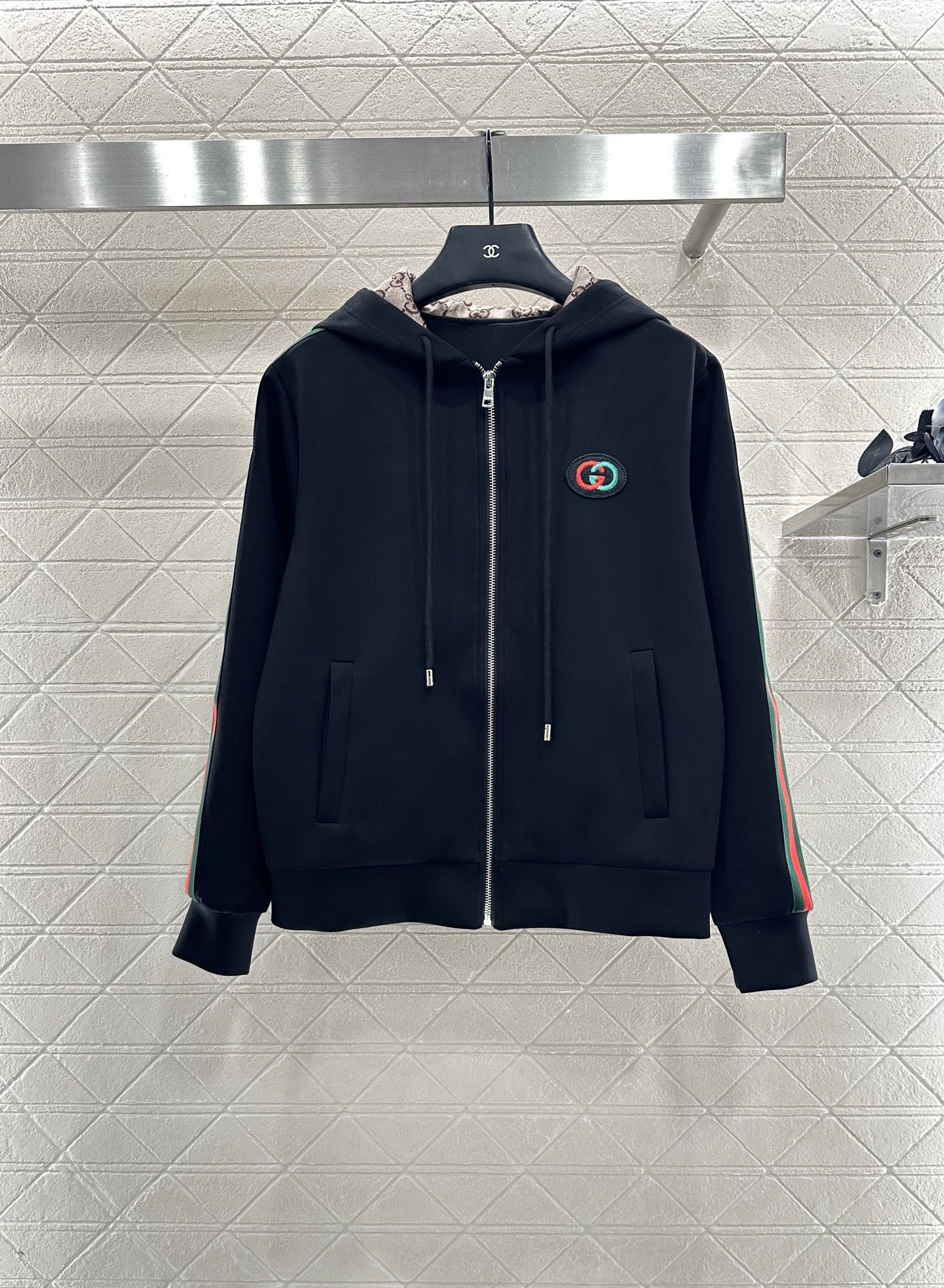 ♥Gucc*♥2025新品上架 连帽外套长裤套装定制YB进口材质，质感光泽，舒适垂顺，连帽外套裁剪，时髦