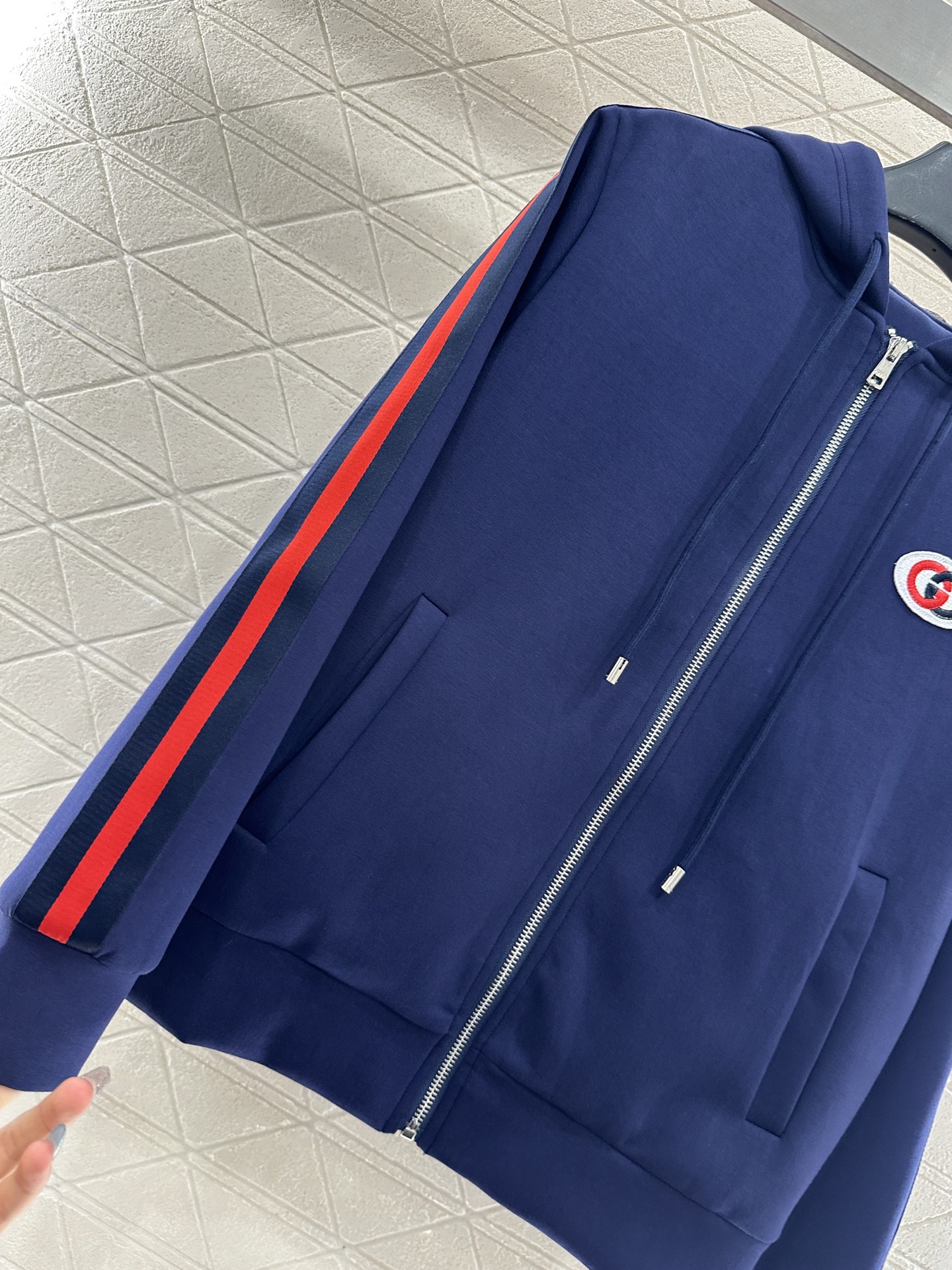 ♥Gucc*♥2025新品上架 连帽外套长裤套装定制YB进口材质，质感光泽，舒适垂顺，连帽外套裁剪，时髦