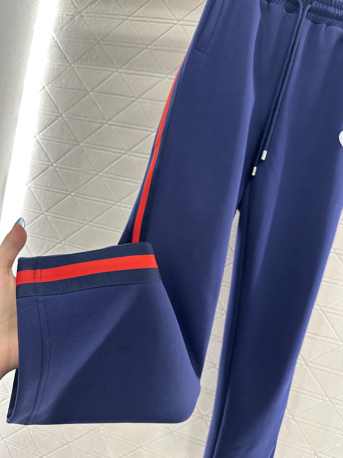 ♥Gucc*♥2025新品上架 连帽外套长裤套装定制YB进口材质，质感光泽，舒适垂顺，连帽外套裁剪，时髦