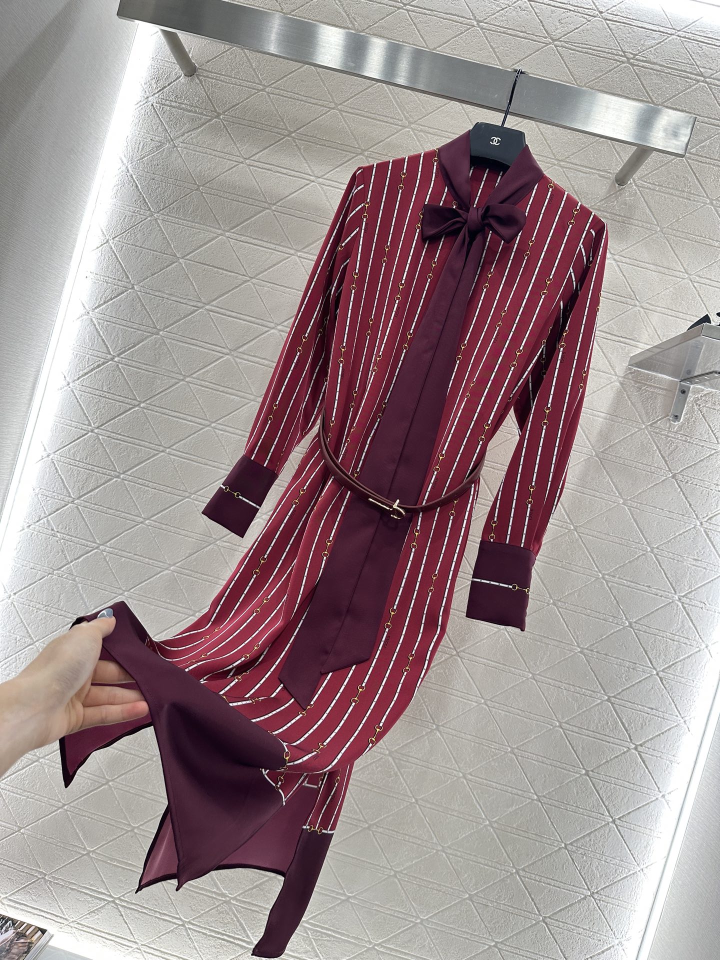 ♥Gucc*♥2025新品上架 印花腰带连衣裙定制YB进口斜纹稠材质，质感光泽，垂顺飘逸，飘带连衣长裙剪