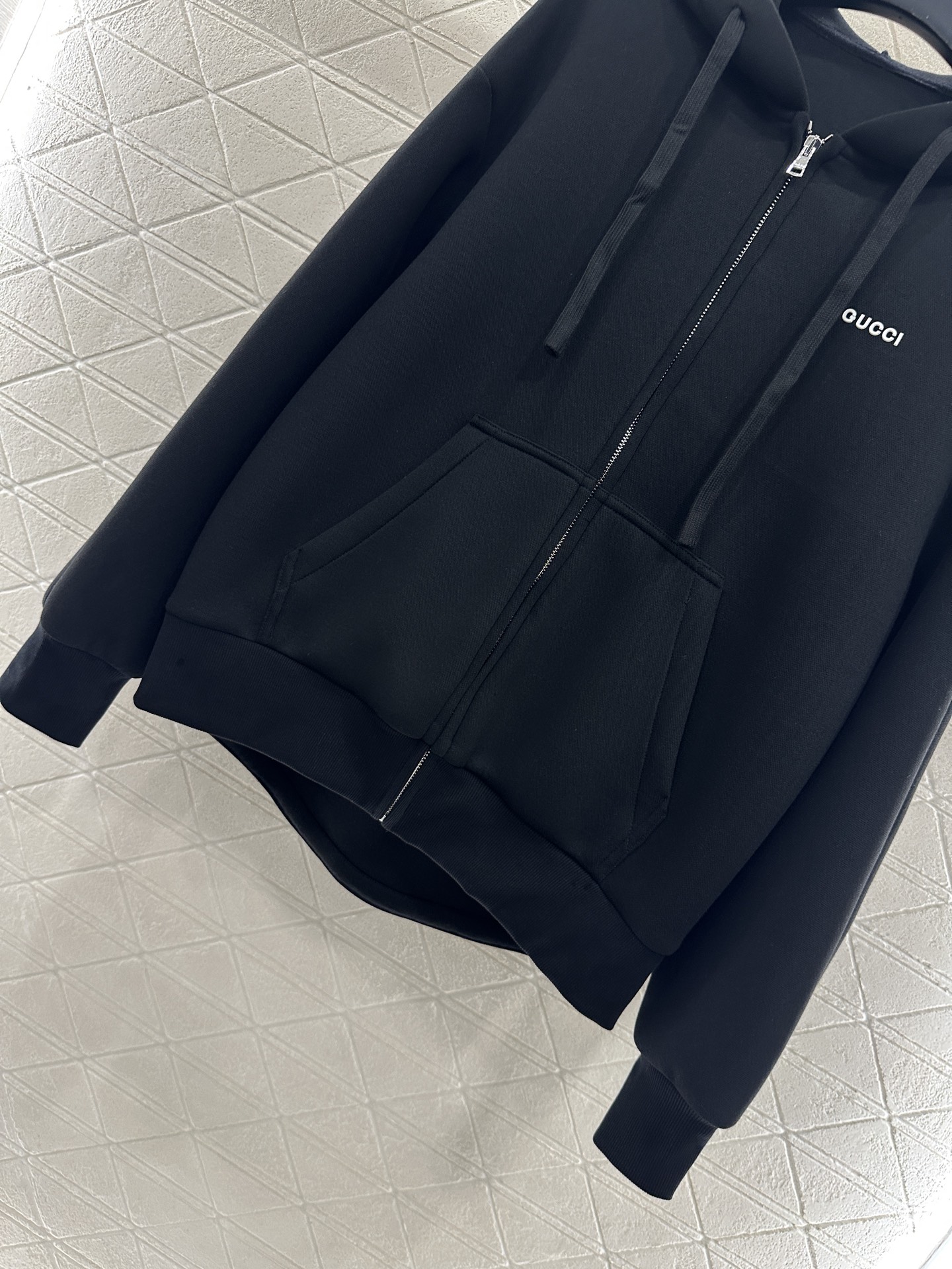 ♥Gucc*♥2025新品上架 连帽字母外套短裤套装定制YB进口人棉材质，柔软亲肤，舒适有型，连帽外套裁