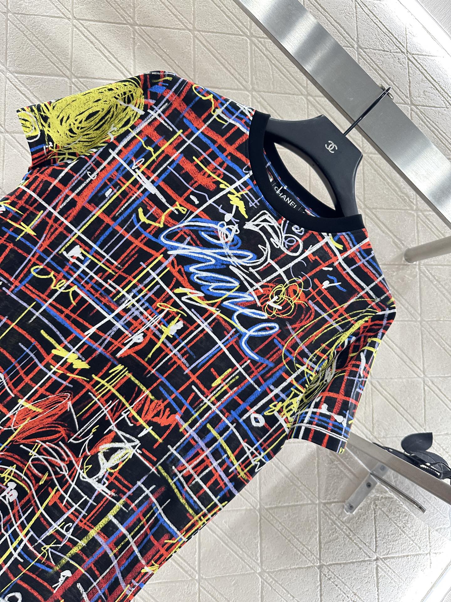 ♥Chane*♥2025新品上架 圆领涂鸦印花𝑇𝑒𝑒定制YB丝光全棉材质，透气舒适，质感十足，圆领短袖剪