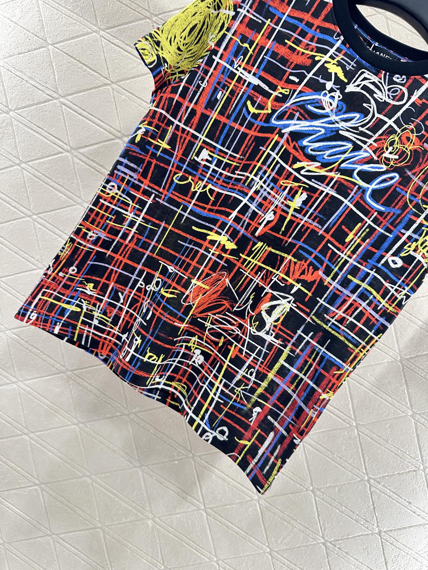 ♥Chane*♥2025新品上架 圆领涂鸦印花𝑇𝑒𝑒定制YB丝光全棉材质，透气舒适，质感十足，圆领短袖剪