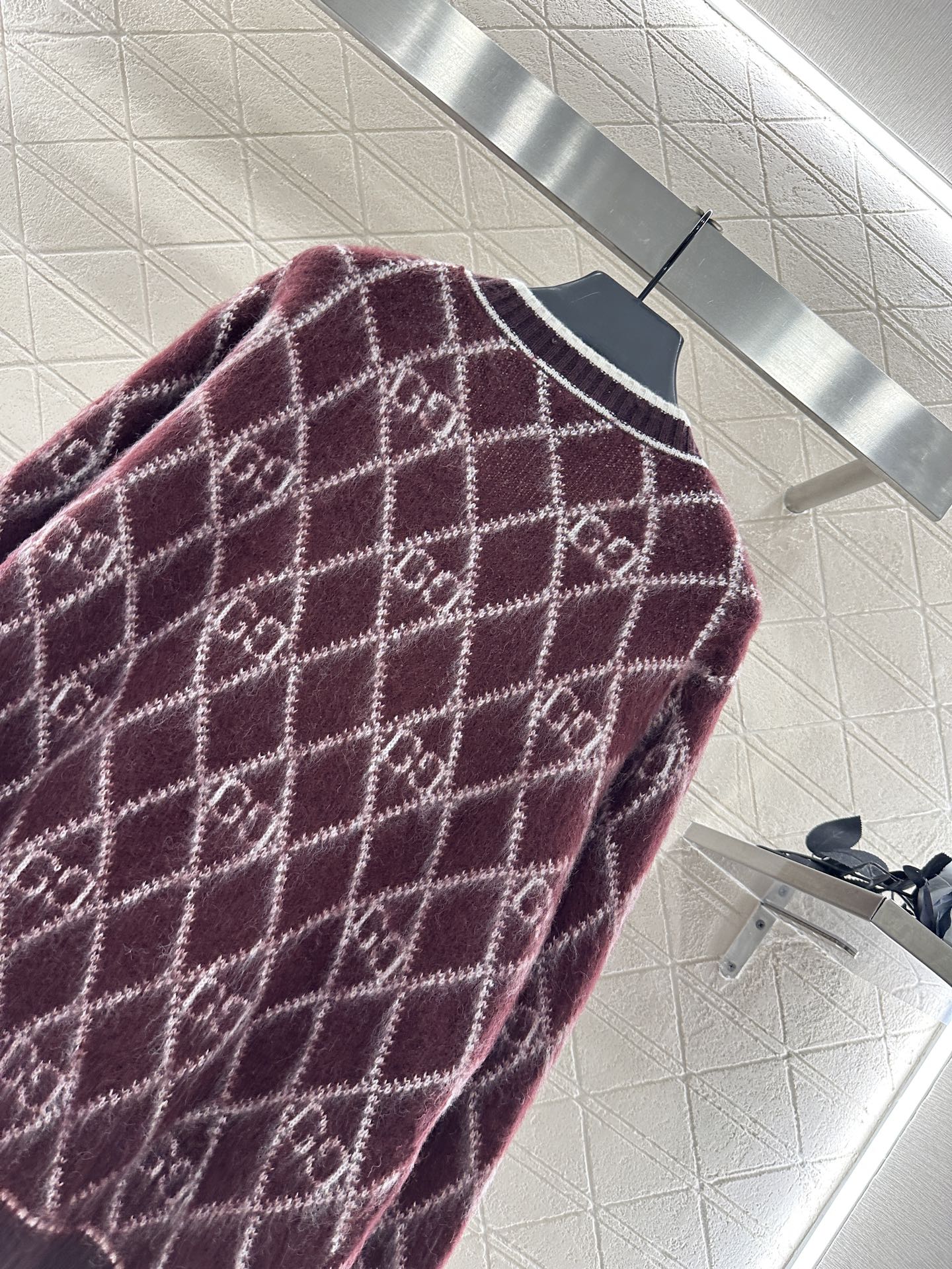 ♥Gucc*♥2025新品上架 圆领菱格提花针织开衫定制YB羊毛纱线织造，质感细腻，舒适好穿，圆领廓形O