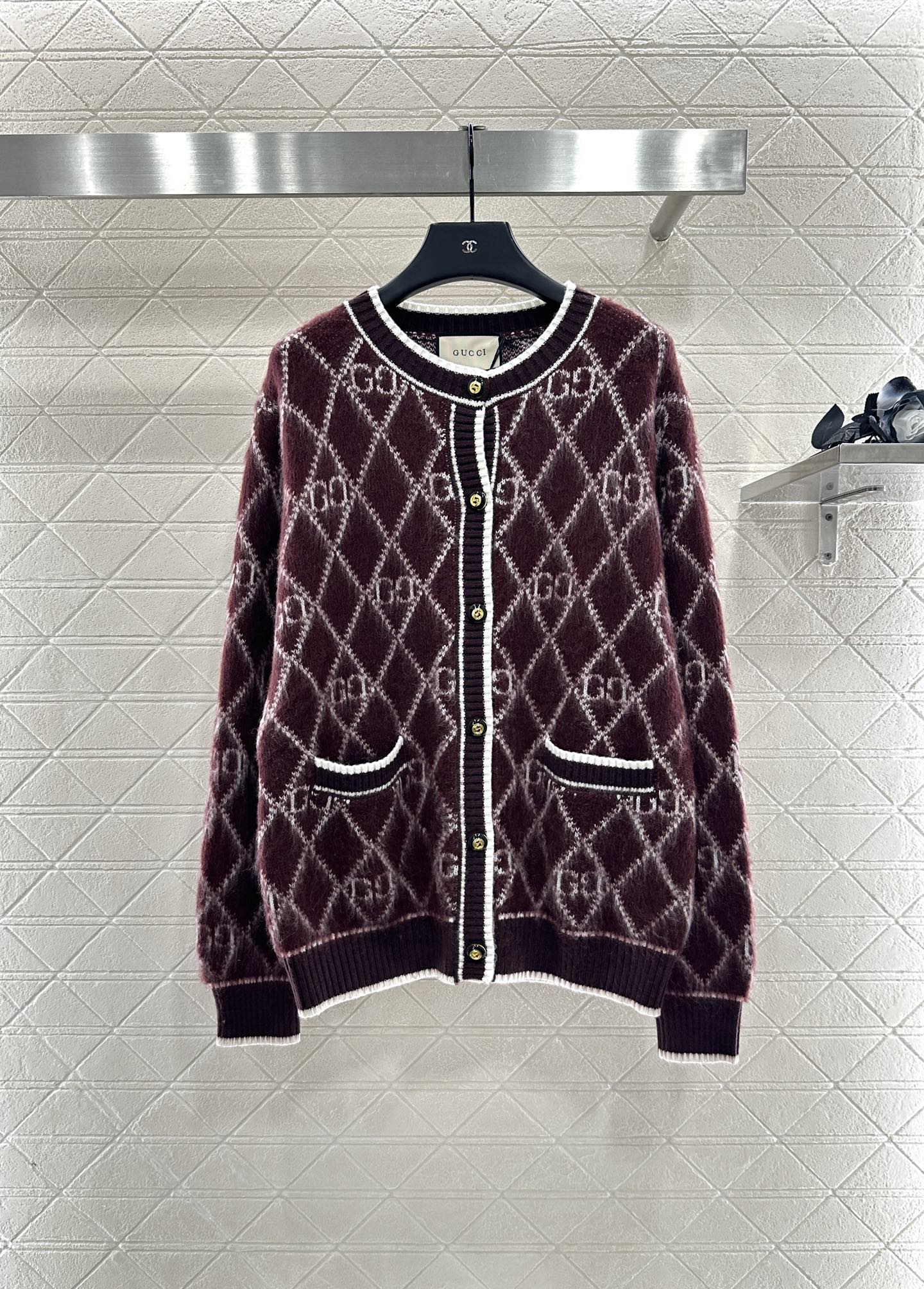 ♥Gucc*♥2025新品上架 圆领菱格提花针织开衫定制YB羊毛纱线织造，质感细腻，舒适好穿，圆领廓形O