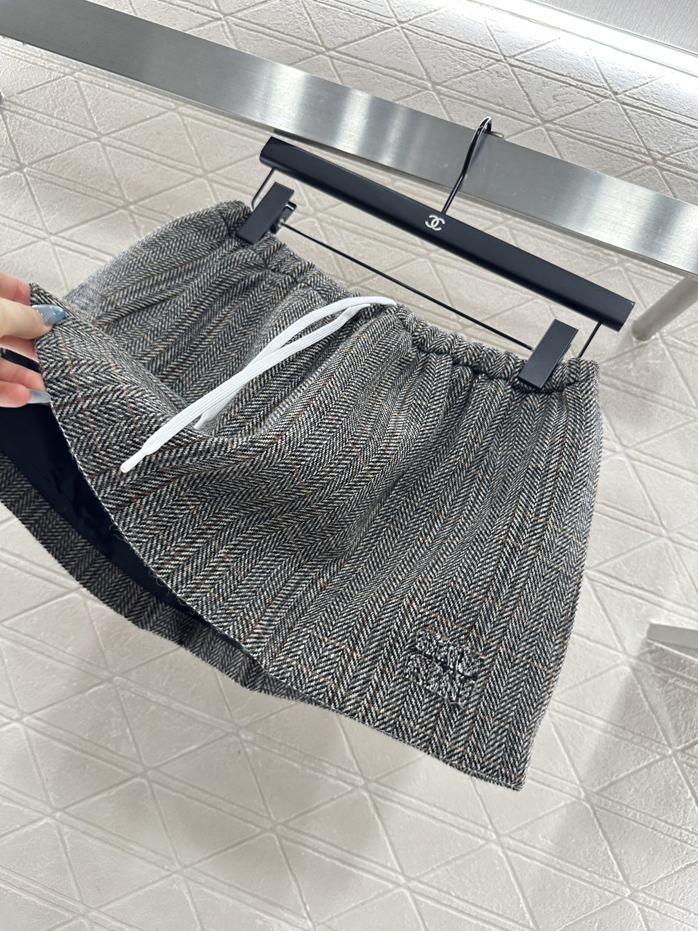 ♥Miumi*♥2025新品上架 格纹抽绳超短裙定制YB百分百初剪精仿羊毛材质，质感高级，垂顺舒适，弹力