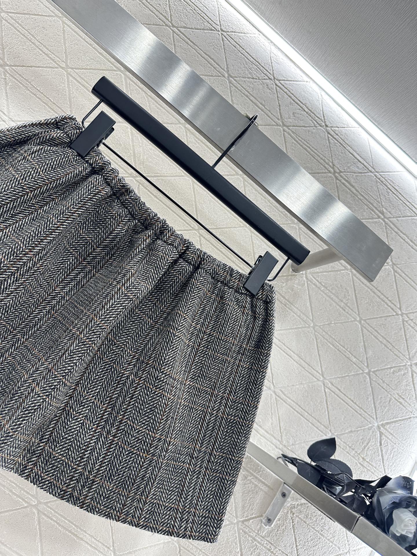 ♥Miumi*♥2025新品上架 格纹抽绳超短裙定制YB百分百初剪精仿羊毛材质，质感高级，垂顺舒适，弹力