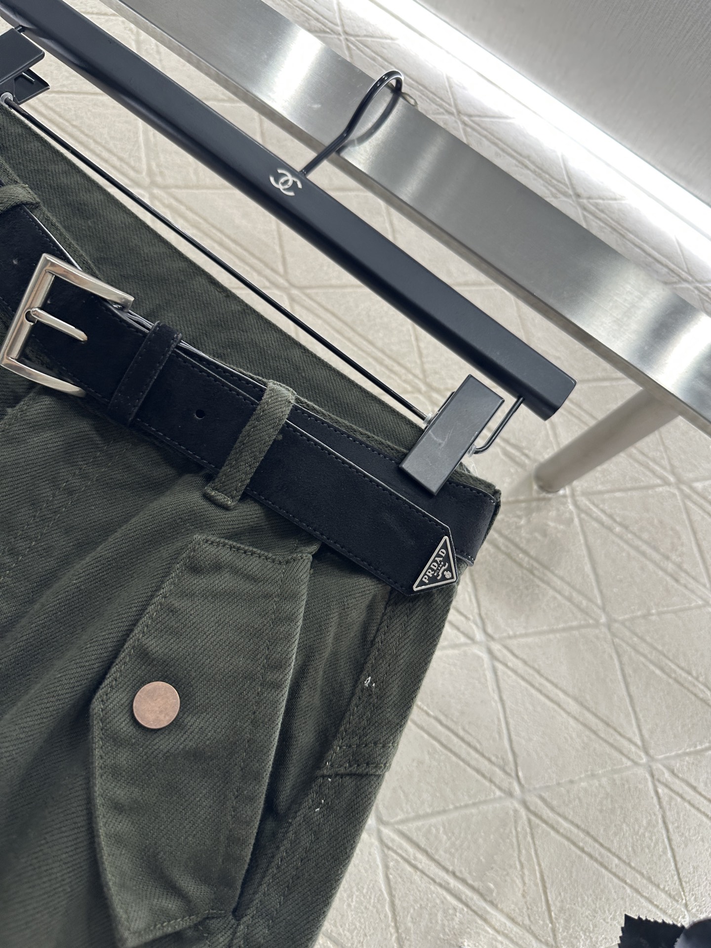 ♥Prad*♥2025新品上架 翻盖口袋工装长裤定制YB斜纹牛仔棉材质，质感高级，垂感更强，高腰阔腿长裤