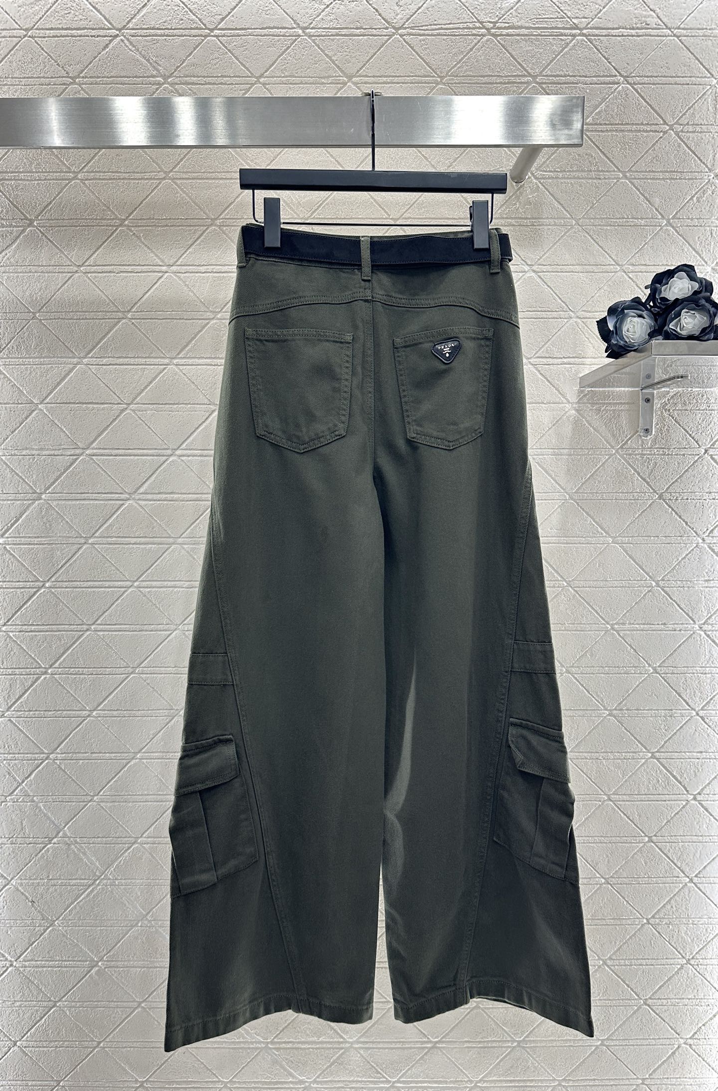 ♥Prad*♥2025新品上架 翻盖口袋工装长裤定制YB斜纹牛仔棉材质，质感高级，垂感更强，高腰阔腿长裤