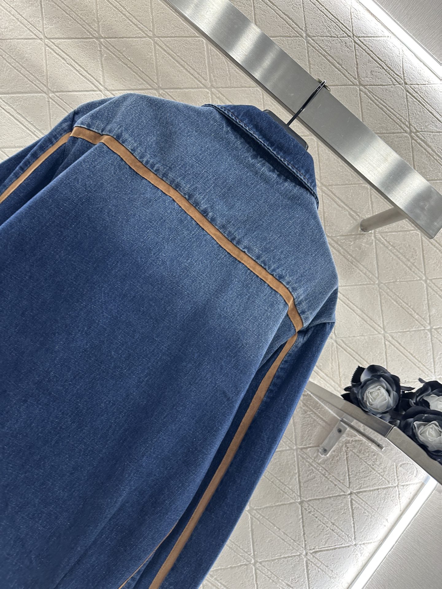 ♥Miumi*♥2025新品上架 牛仔拼接夹克外套定制YB斜纹棉牛仔材质，质感挺括，穿搭有型，拉链外套版