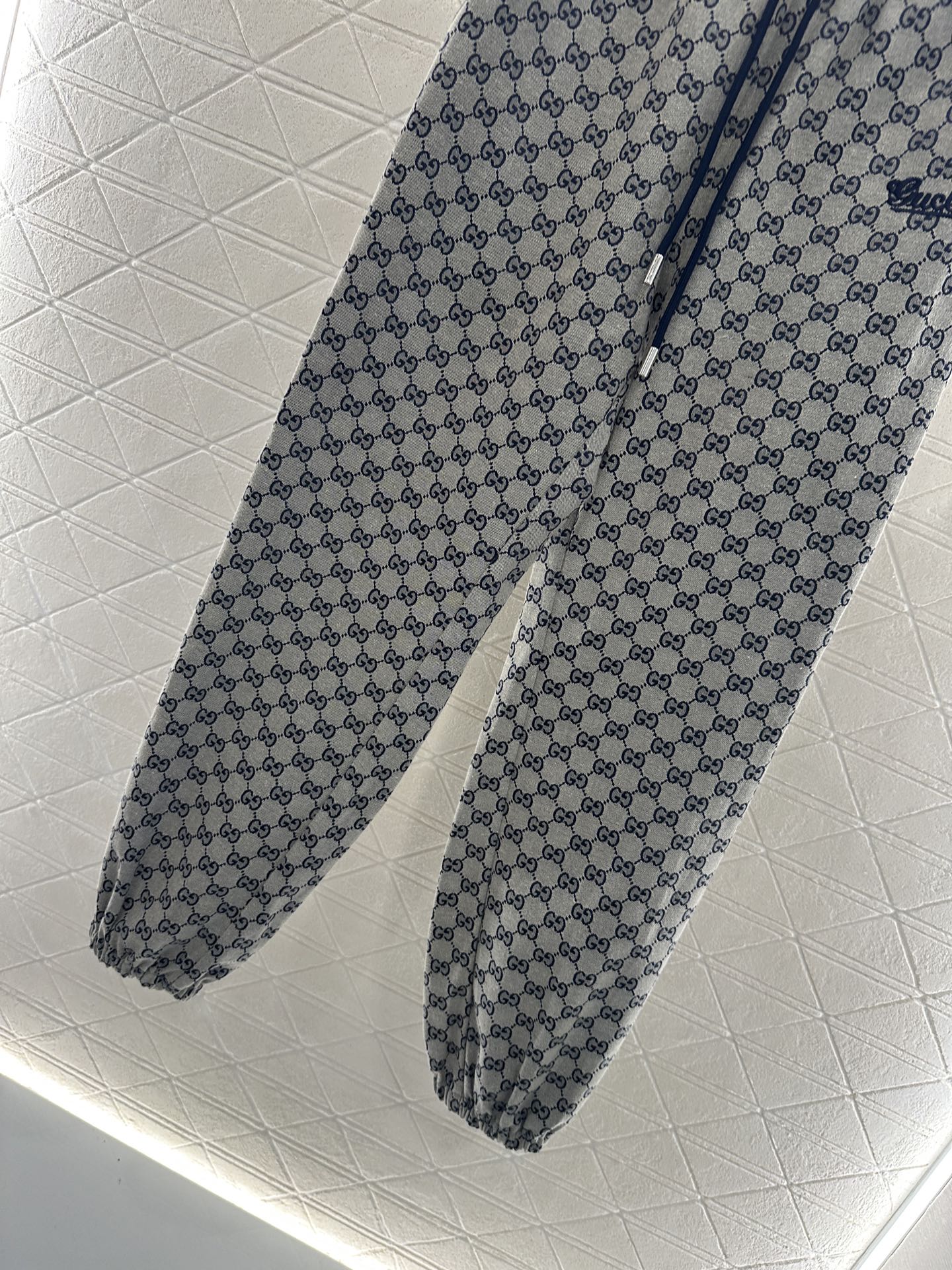 ♥Gucc*♥2025新品上架 提花休闲抽绳束脚长裤定制YB进口提花材质，质感细腻，舒适好穿，休闲束脚长