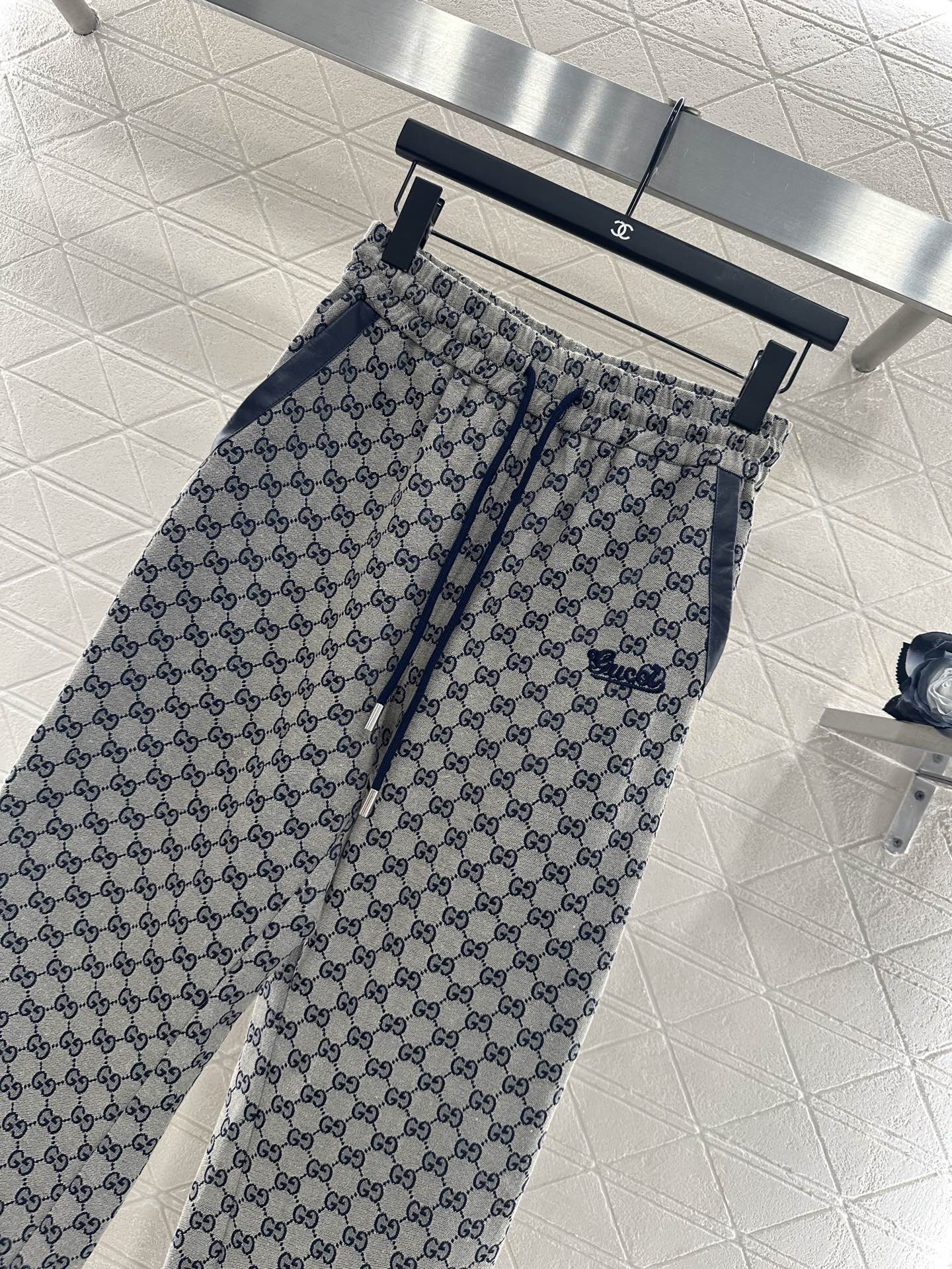 ♥Gucc*♥2025新品上架 提花休闲抽绳束脚长裤定制YB进口提花材质，质感细腻，舒适好穿，休闲束脚长