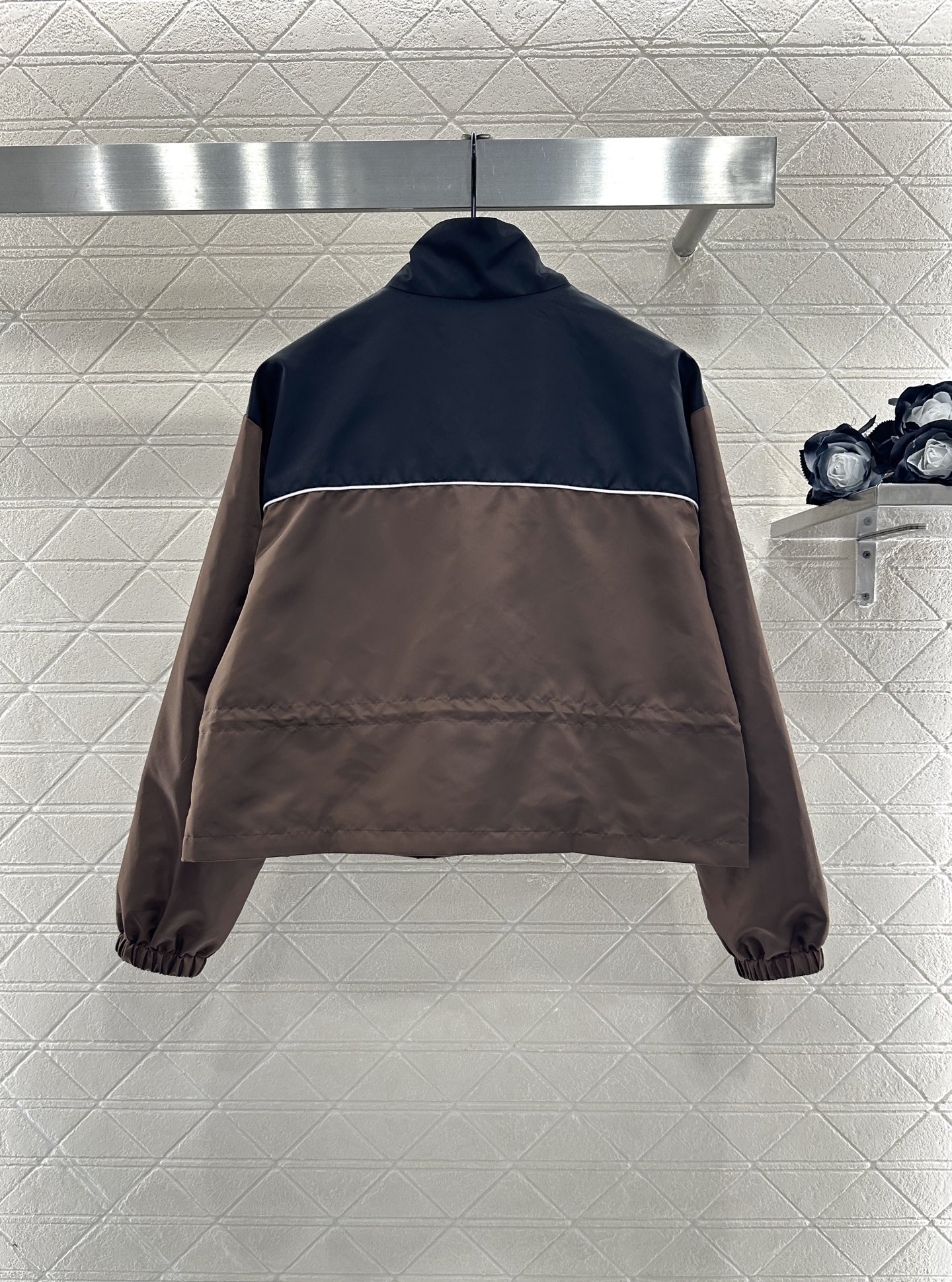 ♥Prad*♥2025新品上架 撞色抽绳夹克外套定制YB进口防风防水尼龙材质，质感光泽，挺括有型，立翻领