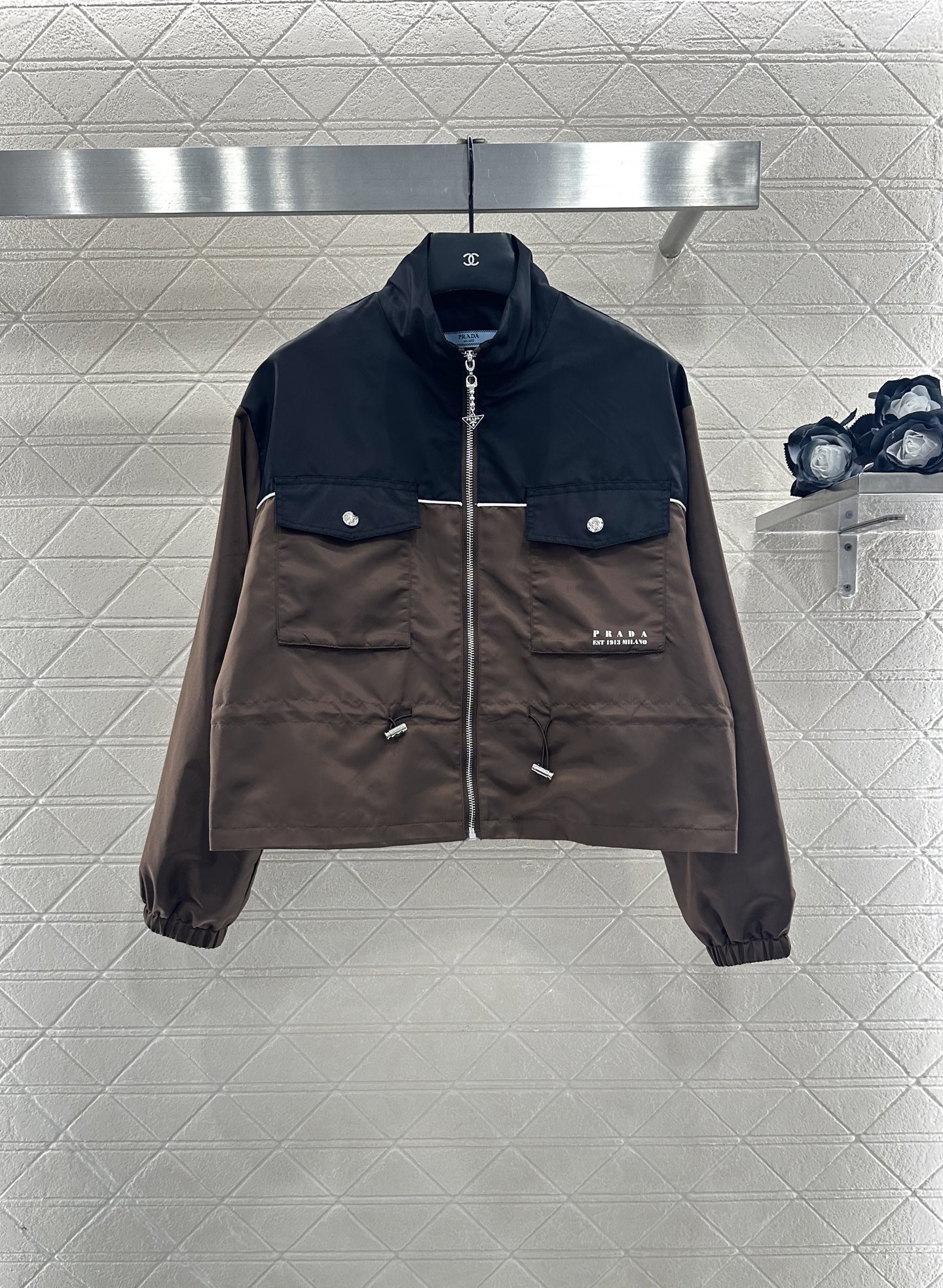 ♥Prad*♥2025新品上架 撞色抽绳夹克外套定制YB进口防风防水尼龙材质，质感光泽，挺括有型，立翻领