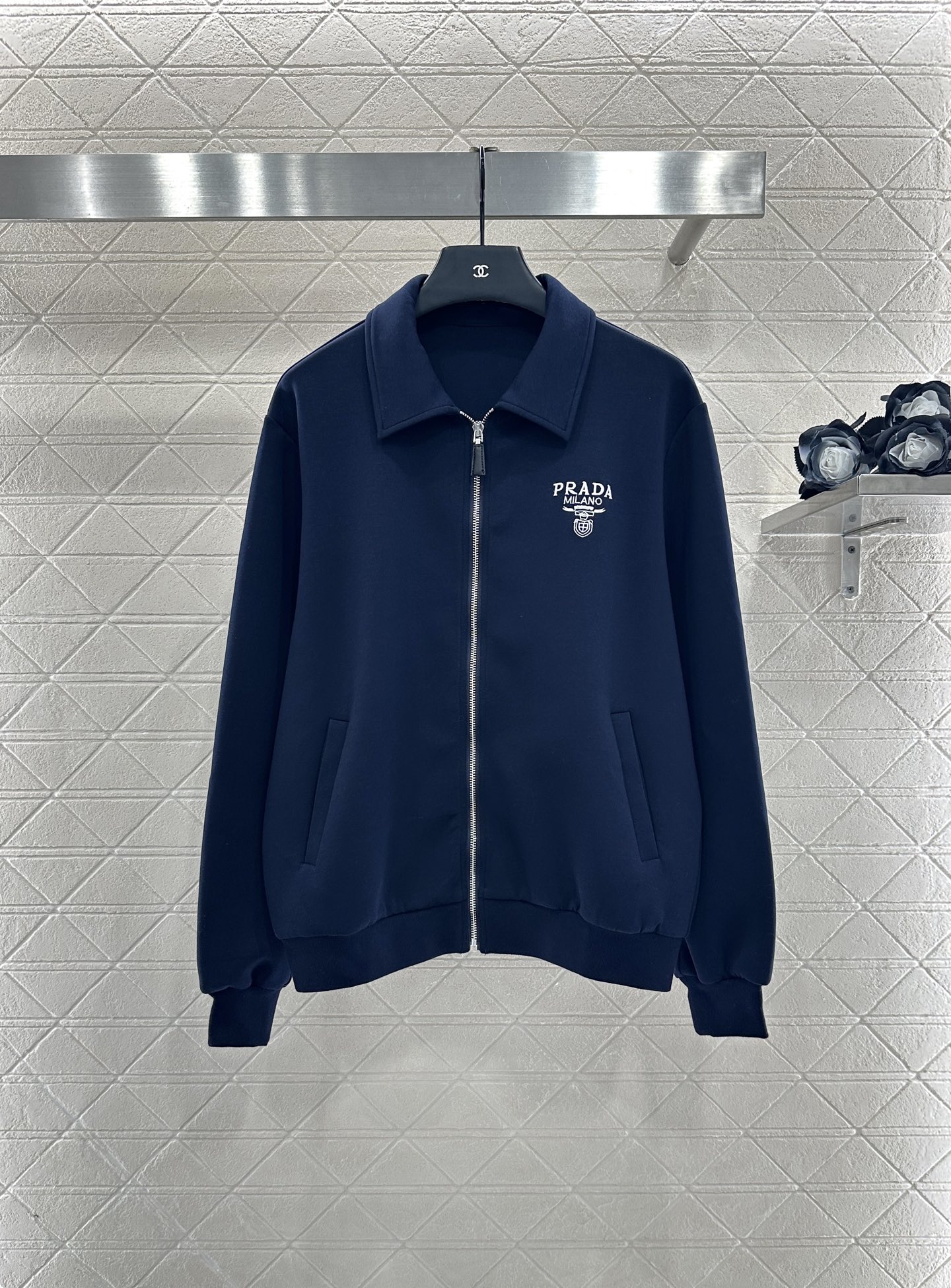 ♥Prad*♥2025新品上架 拉链翻领外套长裤套装定制YB斜纹全棉材质，质感光泽，品相高级，常规翻领外