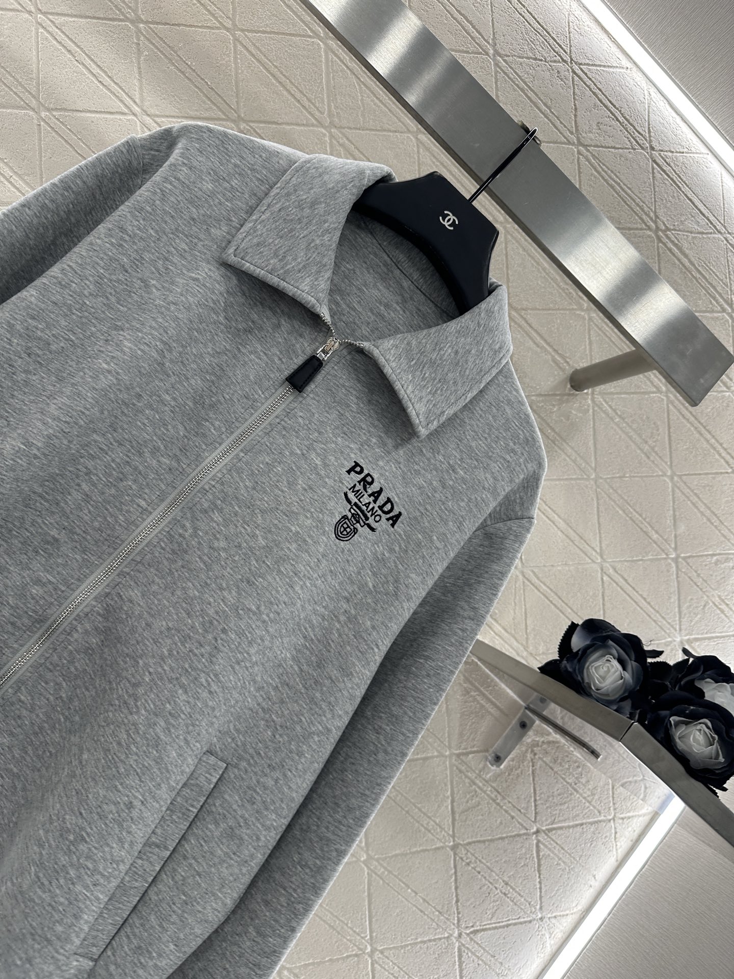 ♥Prad*♥2025新品上架 拉链翻领外套长裤套装定制YB斜纹全棉材质，质感光泽，品相高级，常规翻领外