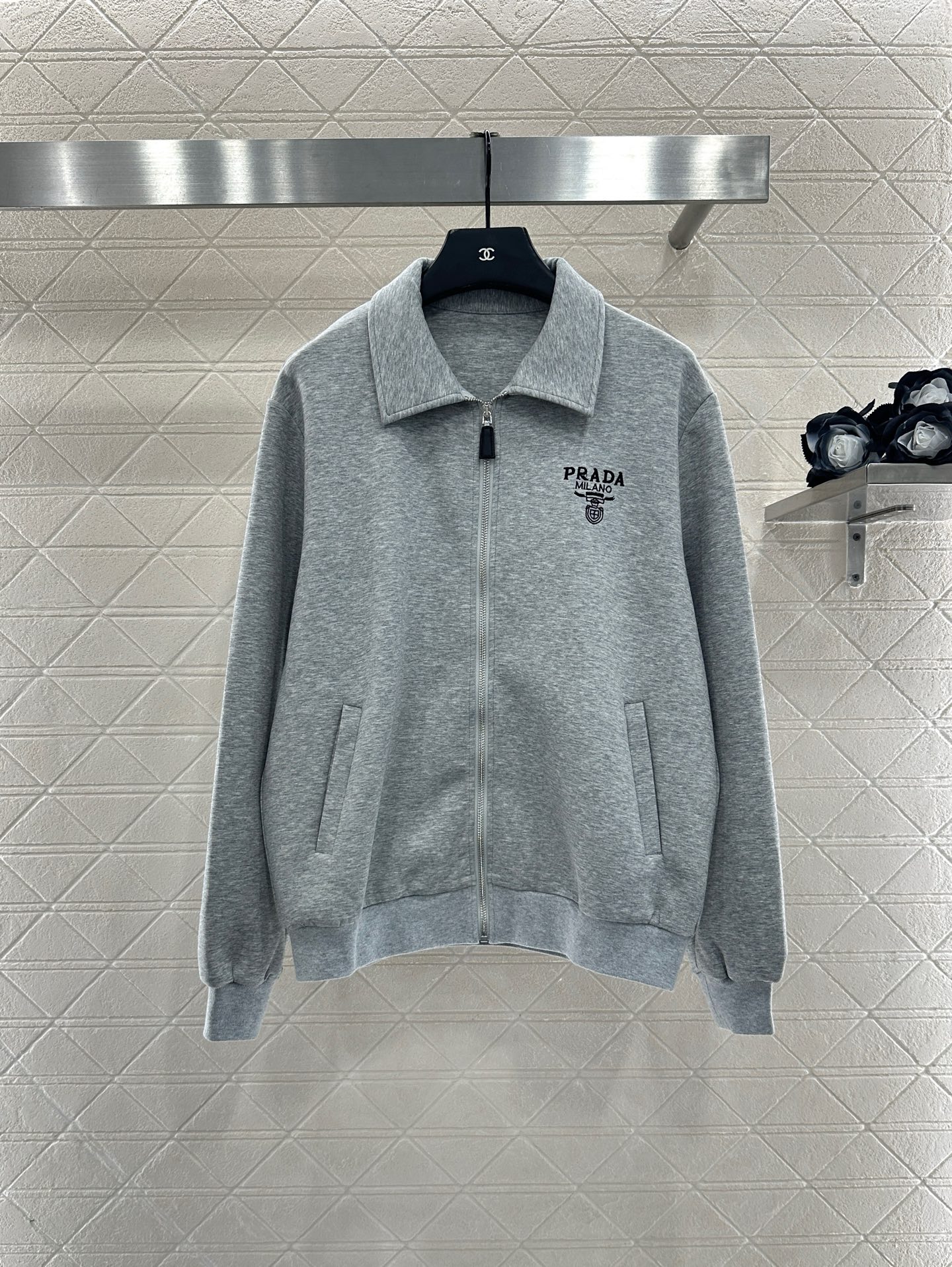 ♥Prad*♥2025新品上架 拉链翻领外套长裤套装定制YB斜纹全棉材质，质感光泽，品相高级，常规翻领外