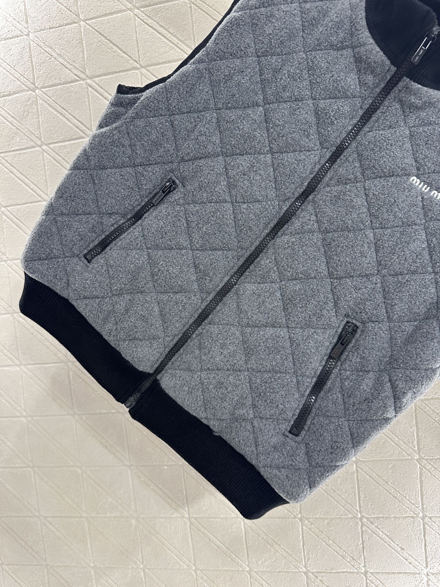 ♥Miumi*♥ 2025新品上架 摇粒绒立领马甲定制YB摇粒绒材质，毛绒细腻，软糯舒适，修身马甲时髦不