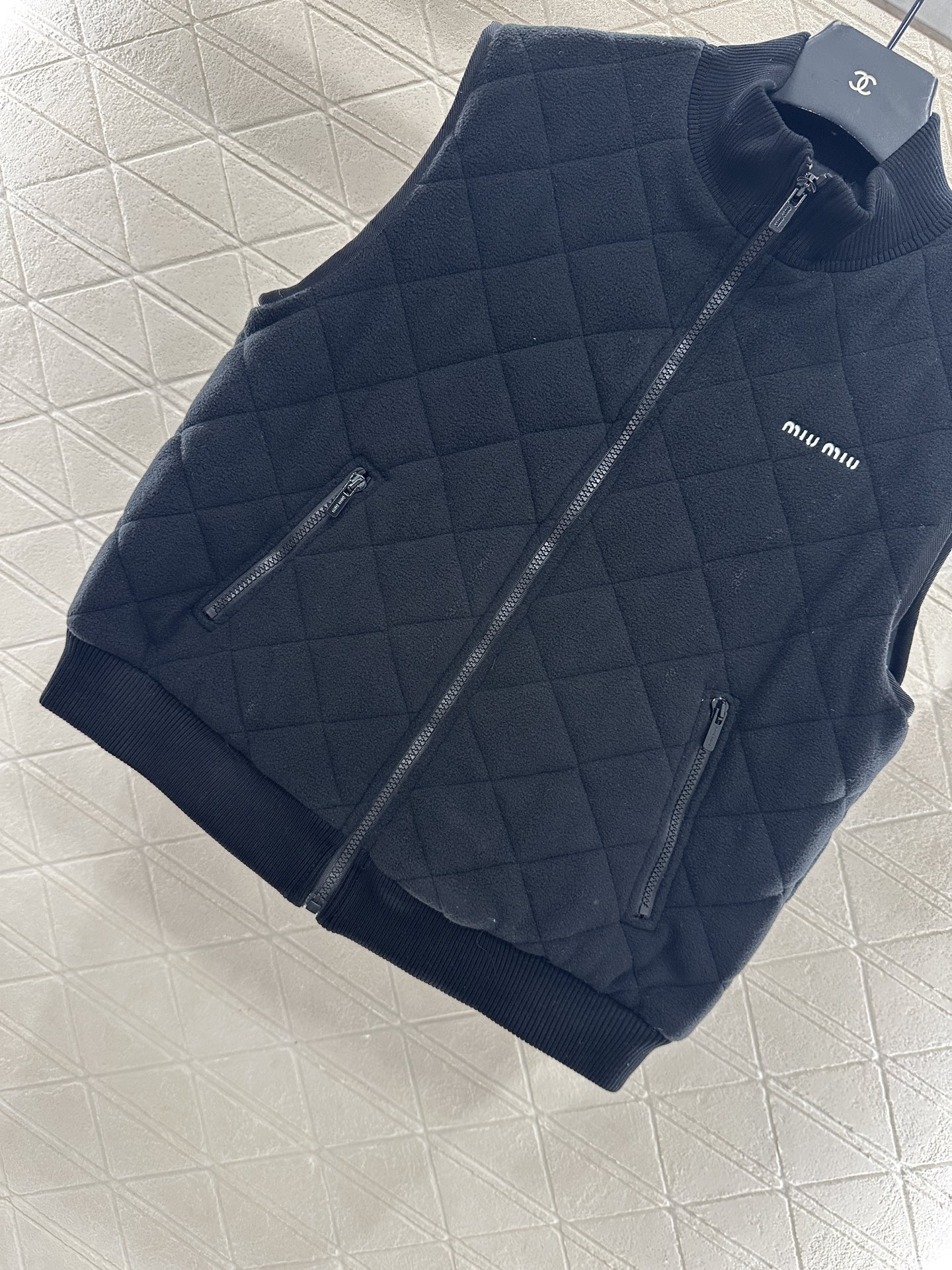 ♥Miumi*♥ 2025新品上架 摇粒绒立领马甲定制YB摇粒绒材质，毛绒细腻，软糯舒适，修身马甲时髦不