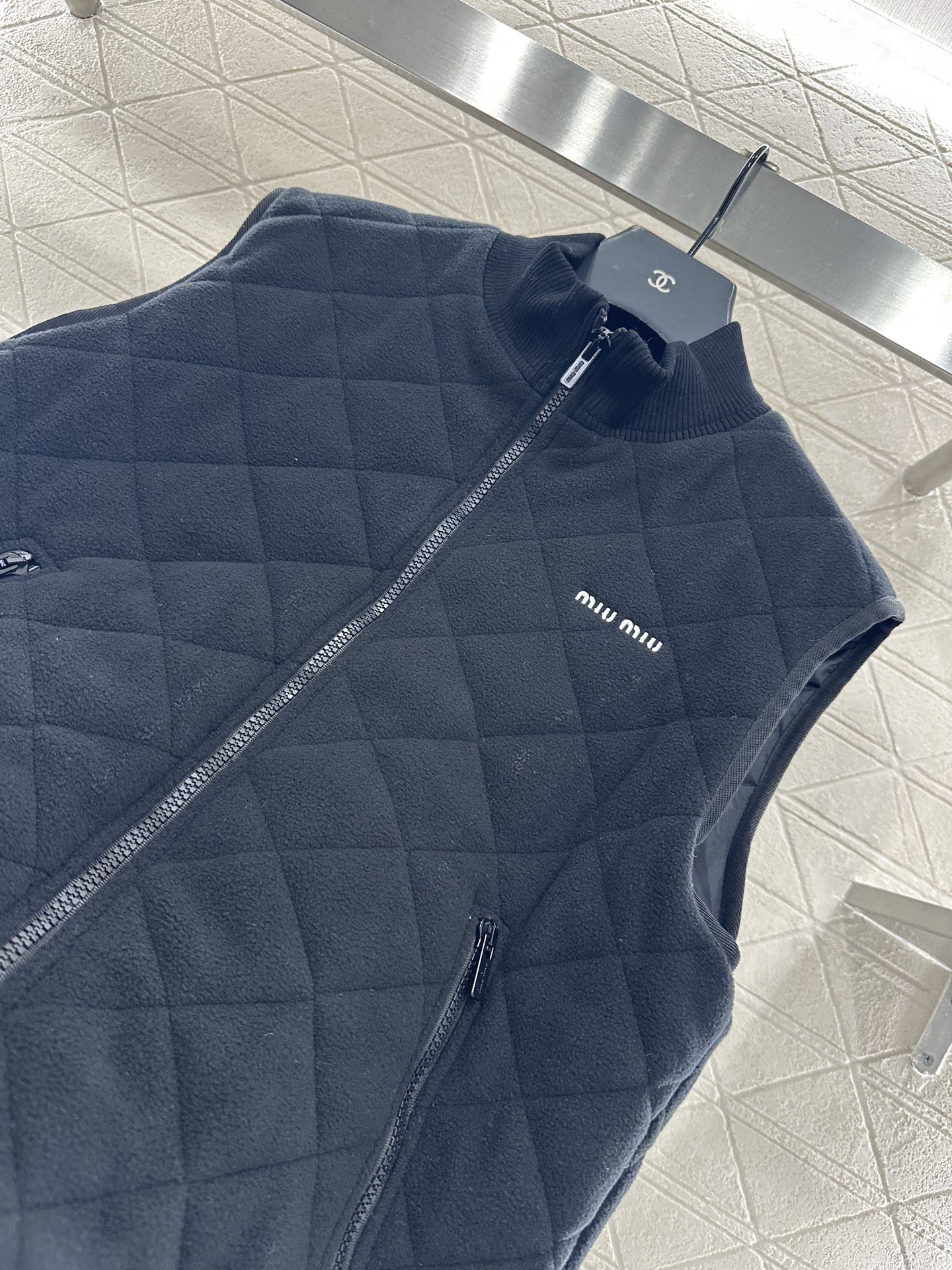 ♥Miumi*♥ 2025新品上架 摇粒绒立领马甲定制YB摇粒绒材质，毛绒细腻，软糯舒适，修身马甲时髦不