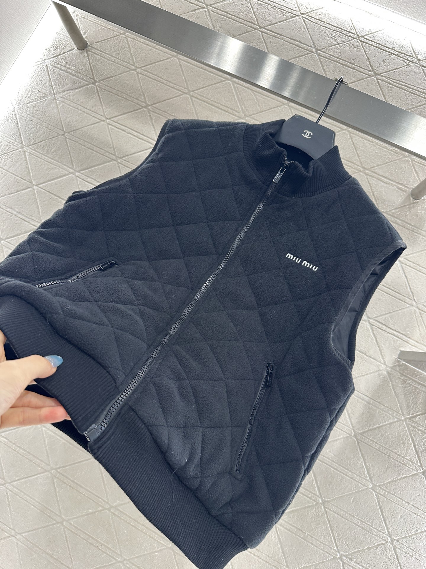 ♥Miumi*♥ 2025新品上架 摇粒绒立领马甲定制YB摇粒绒材质，毛绒细腻，软糯舒适，修身马甲时髦不