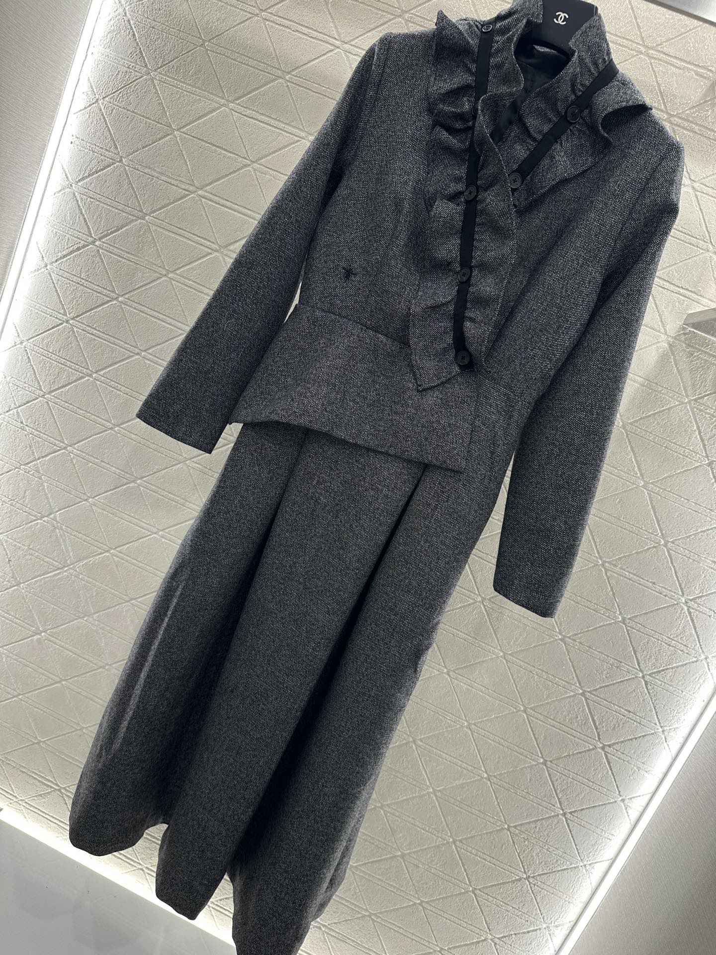 ♥Dio*♥2025新品上架 可拆卸褶皱花边连衣裙定制YB精仿羊毛材质，质感高级，垂顺有型，深浅灰黑两色