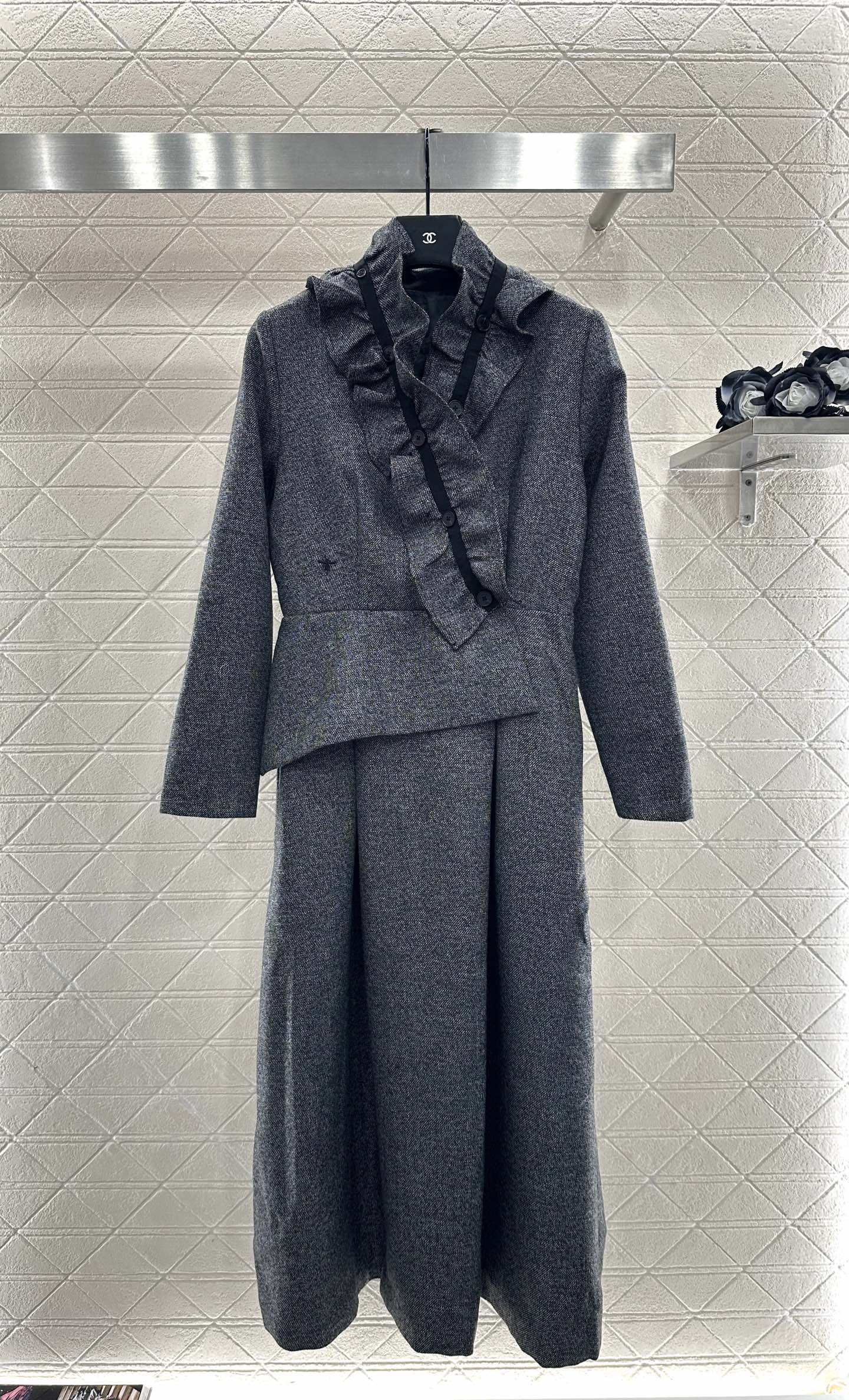 ♥Dio*♥2025新品上架 可拆卸褶皱花边连衣裙定制YB精仿羊毛材质，质感高级，垂顺有型，深浅灰黑两色