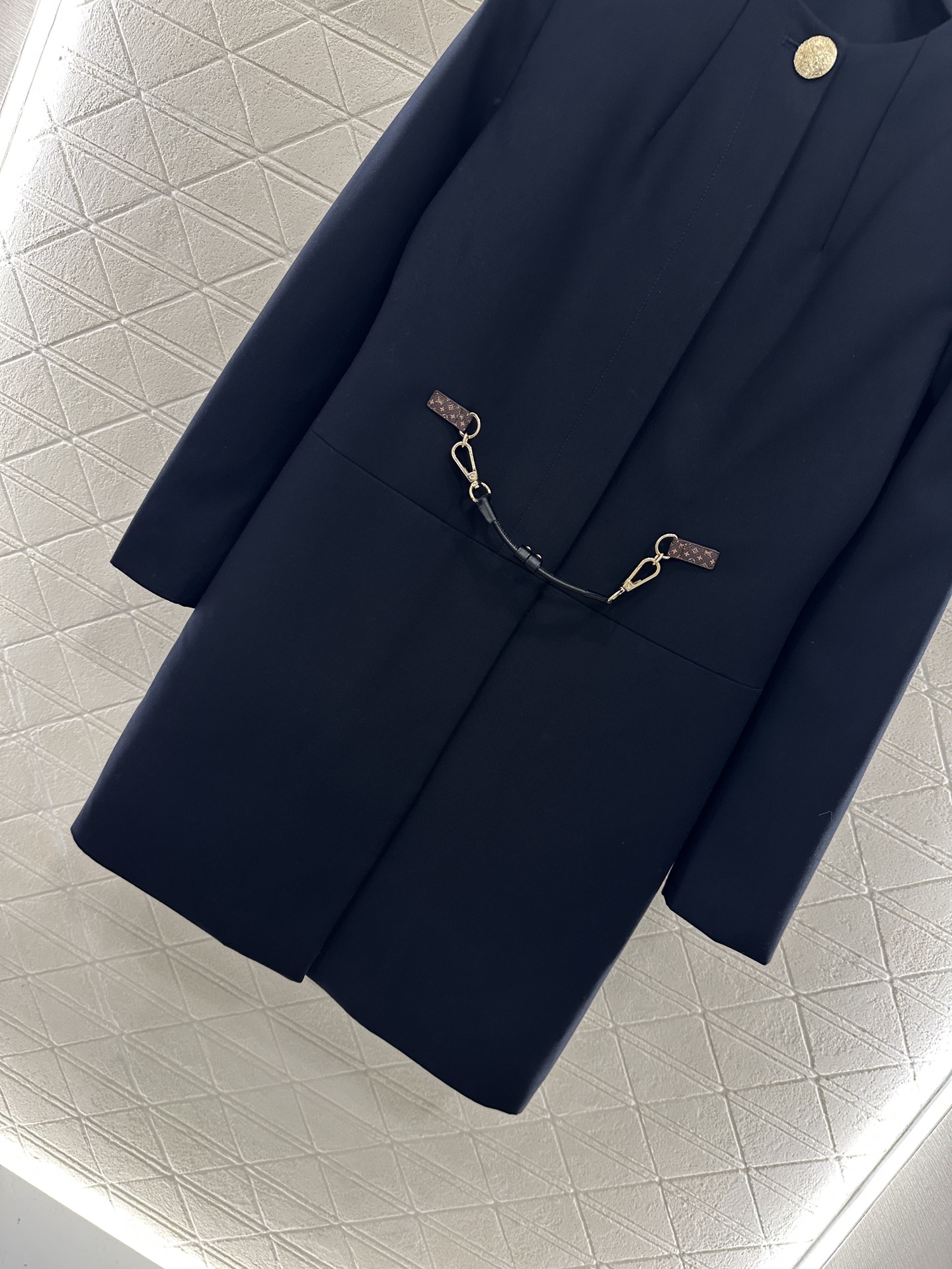 ♥Louis vuitto*♥2025新品上架 圆领皮革链扣中长外套定制YB进口精仿羊毛材质，质感高级，