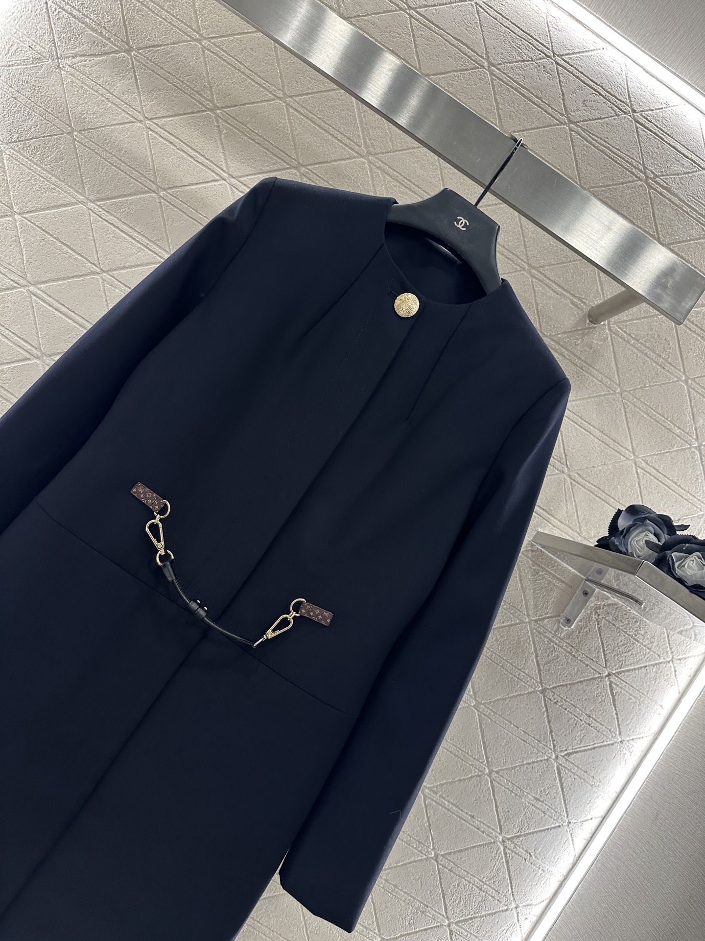 ♥Louis vuitto*♥2025新品上架 圆领皮革链扣中长外套定制YB进口精仿羊毛材质，质感高级，