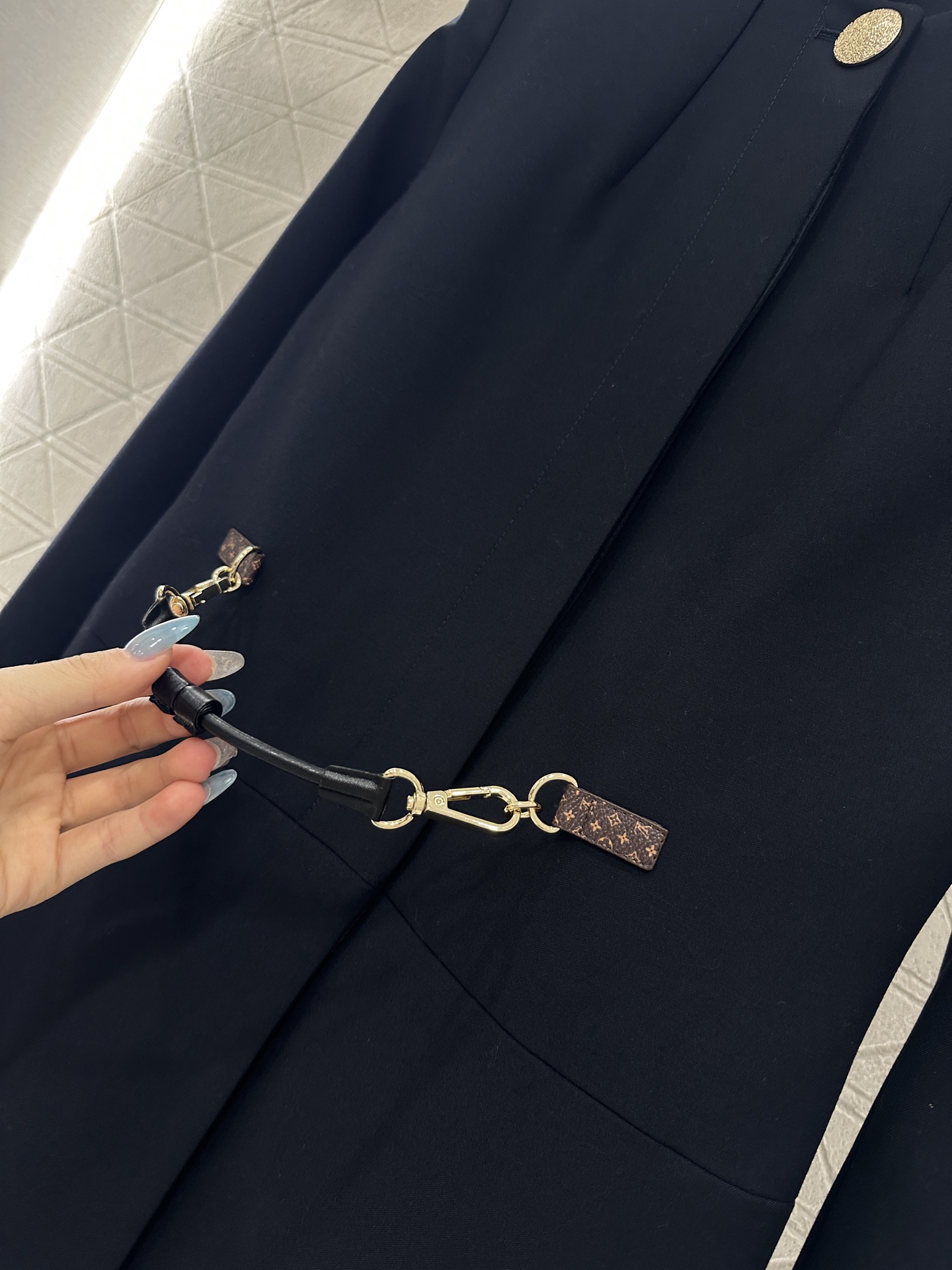 ♥Louis vuitto*♥2025新品上架 圆领皮革链扣中长外套定制YB进口精仿羊毛材质，质感高级，