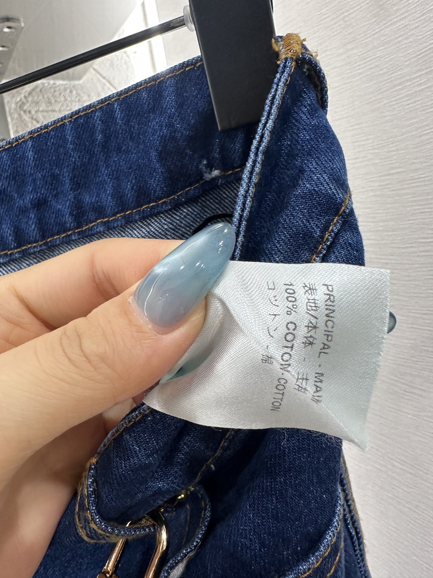 ♥Louis vuitto*♥2025新品上架 猫咪扣包臀短裙定制YB斜纹棉牛仔材质，质感细腻，弹力舒适