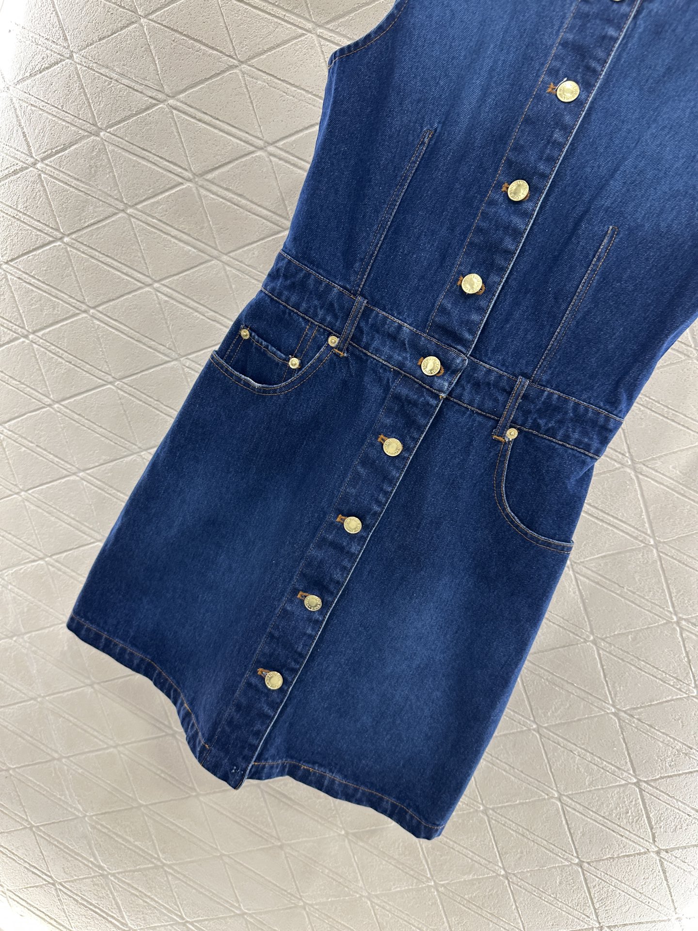 ♥Louis Vuitto*♥2025新品上架 牛仔背心裙定制YB斜纹棉牛仔材质，质感细腻，弹力舒适，背