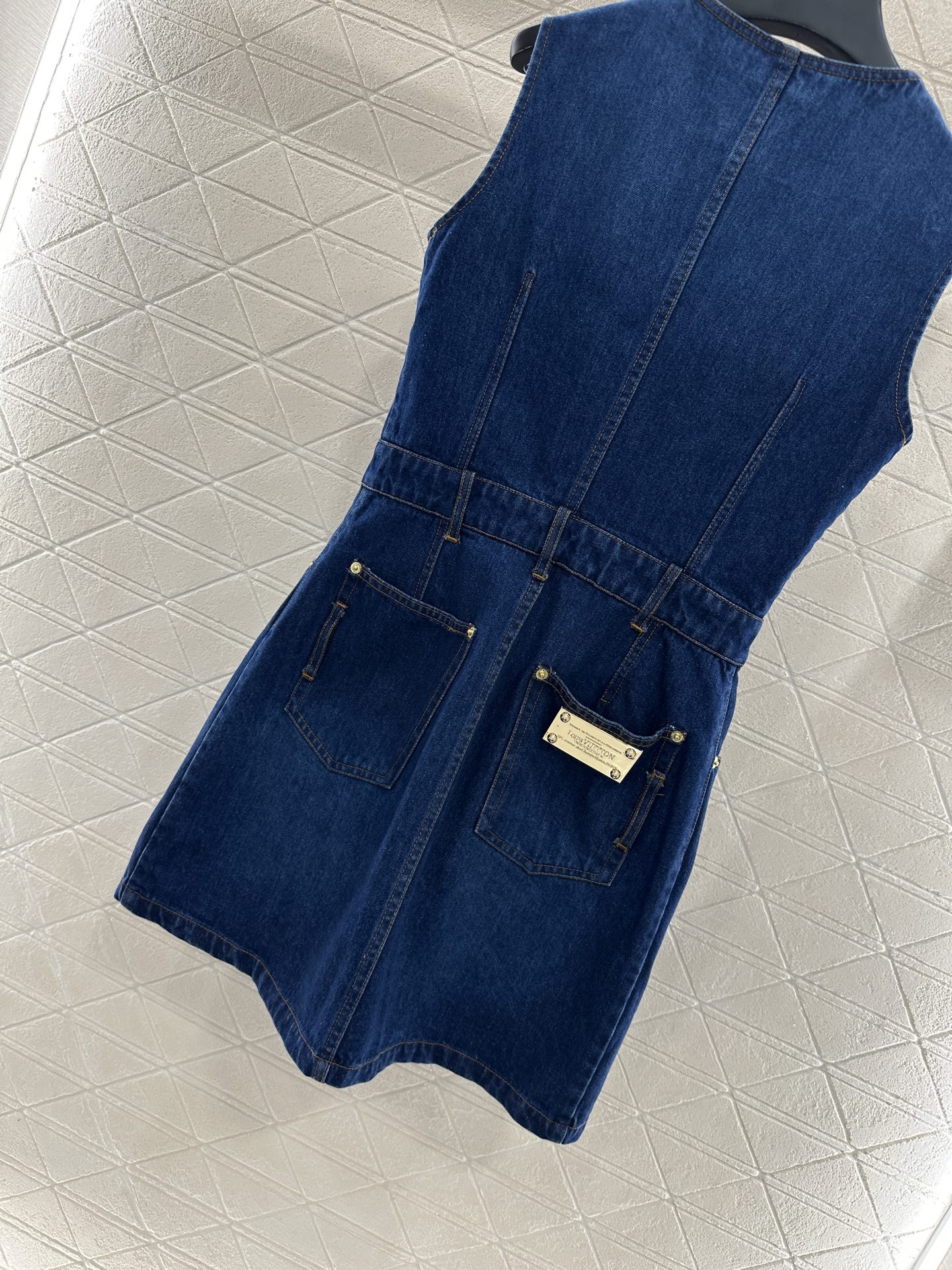 ♥Louis Vuitto*♥2025新品上架 牛仔背心裙定制YB斜纹棉牛仔材质，质感细腻，弹力舒适，背