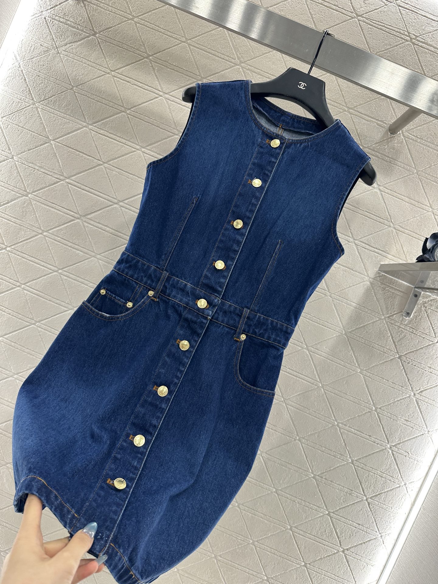 ♥Louis Vuitto*♥2025新品上架 牛仔背心裙定制YB斜纹棉牛仔材质，质感细腻，弹力舒适，背