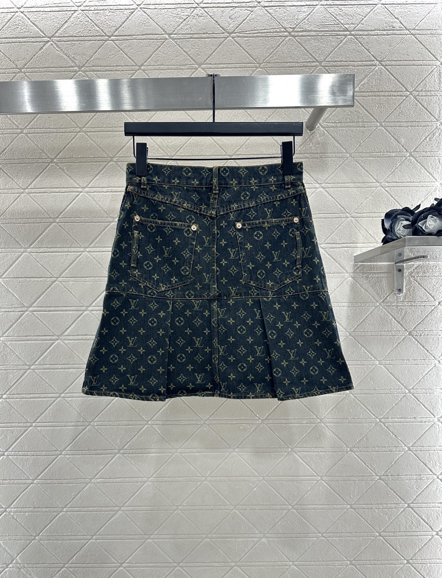 ♥Louus vuitto*♥2025新品上架 牛仔衬衣压褶短裙套装定制YB斜纹棉牛仔材质，质感细腻，穿