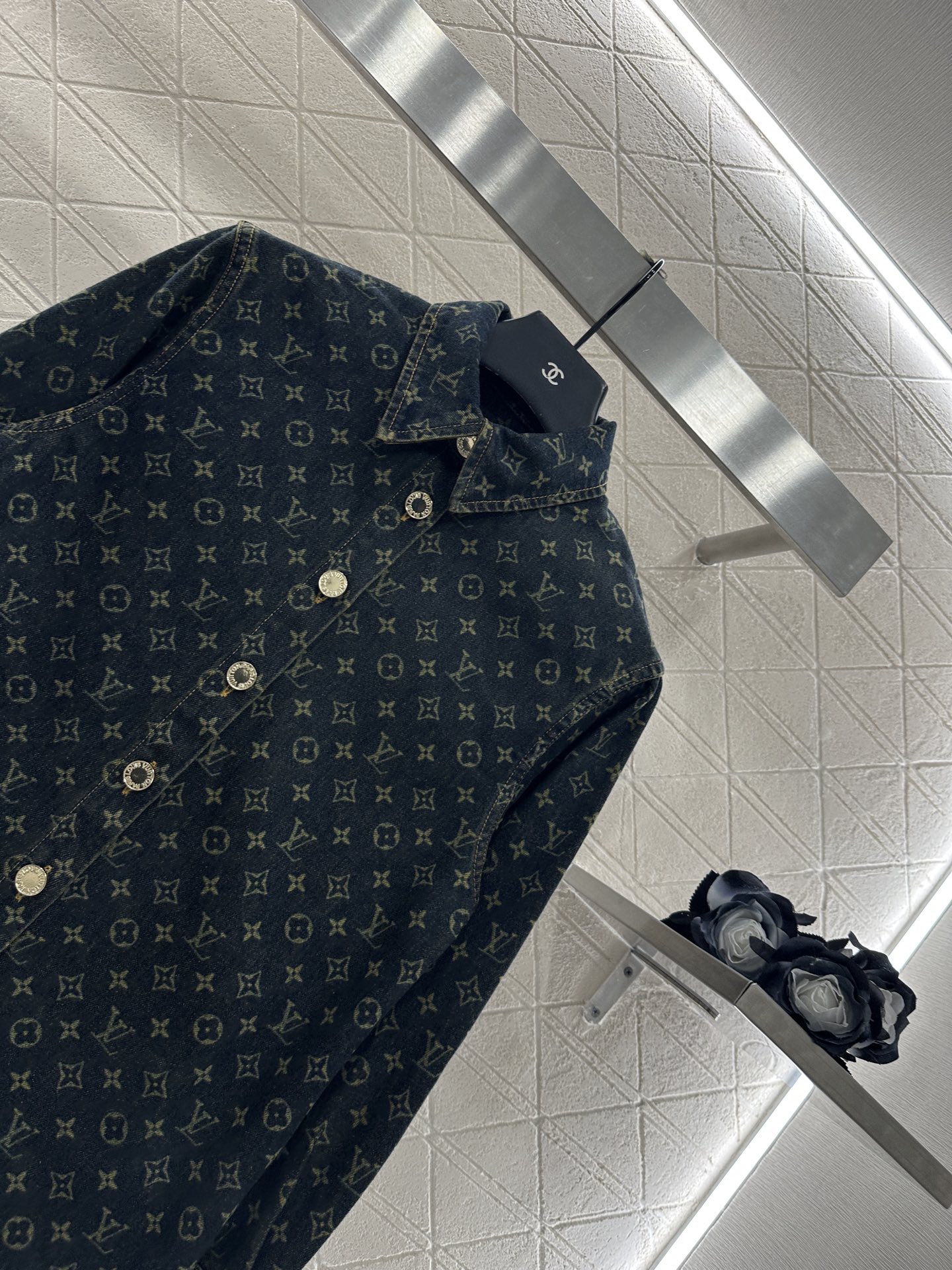 ♥Louus vuitto*♥2025新品上架 牛仔衬衣压褶短裙套装定制YB斜纹棉牛仔材质，质感细腻，穿