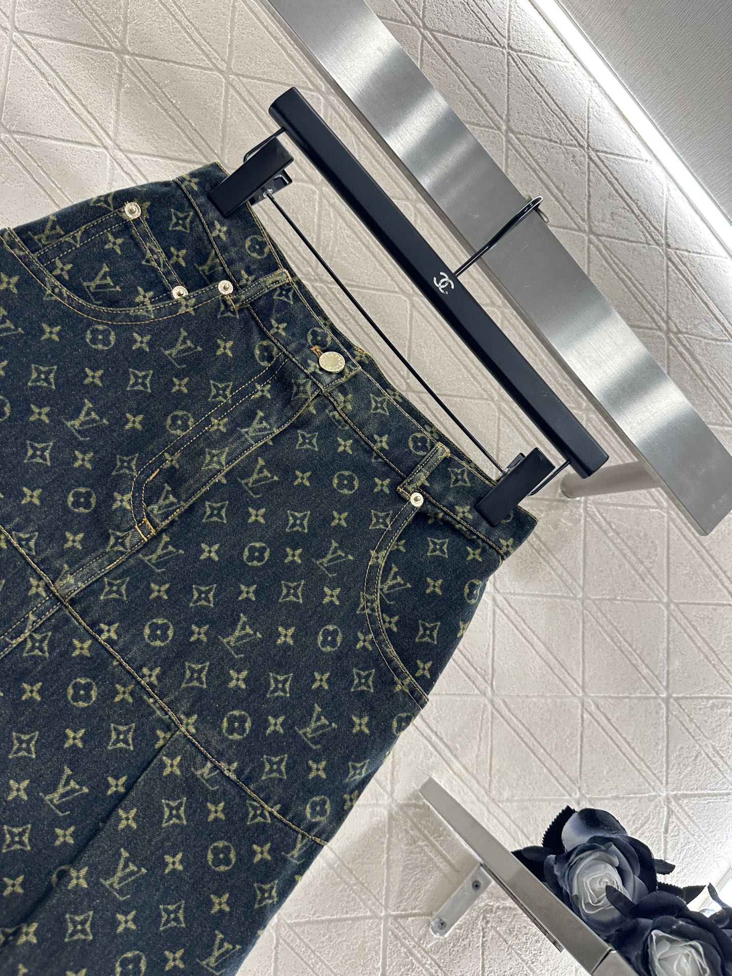 ♥Louus vuitto*♥2025新品上架 牛仔衬衣压褶短裙套装定制YB斜纹棉牛仔材质，质感细腻，穿