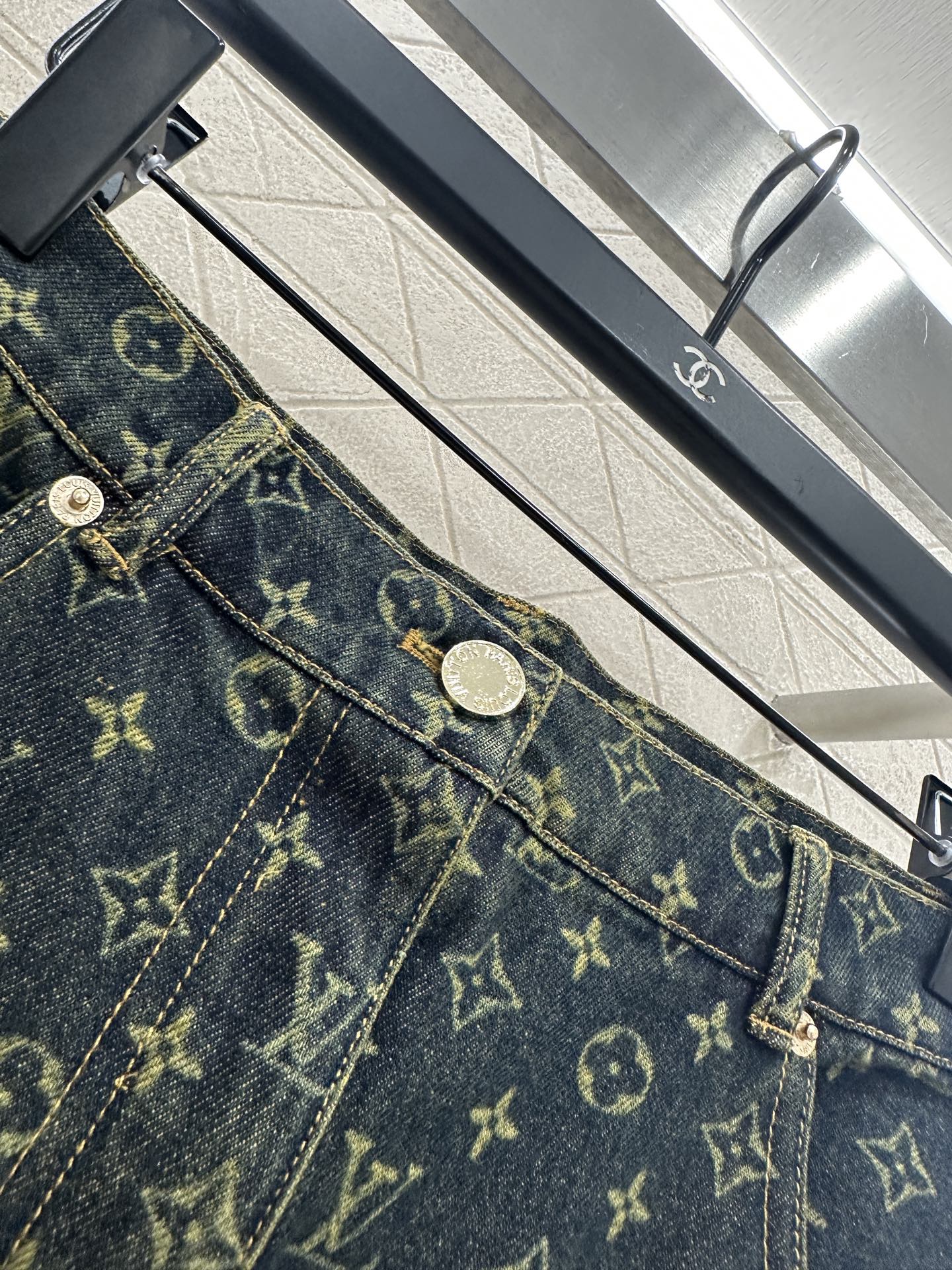 ♥Louus vuitto*♥2025新品上架 牛仔衬衣压褶短裙套装定制YB斜纹棉牛仔材质，质感细腻，穿