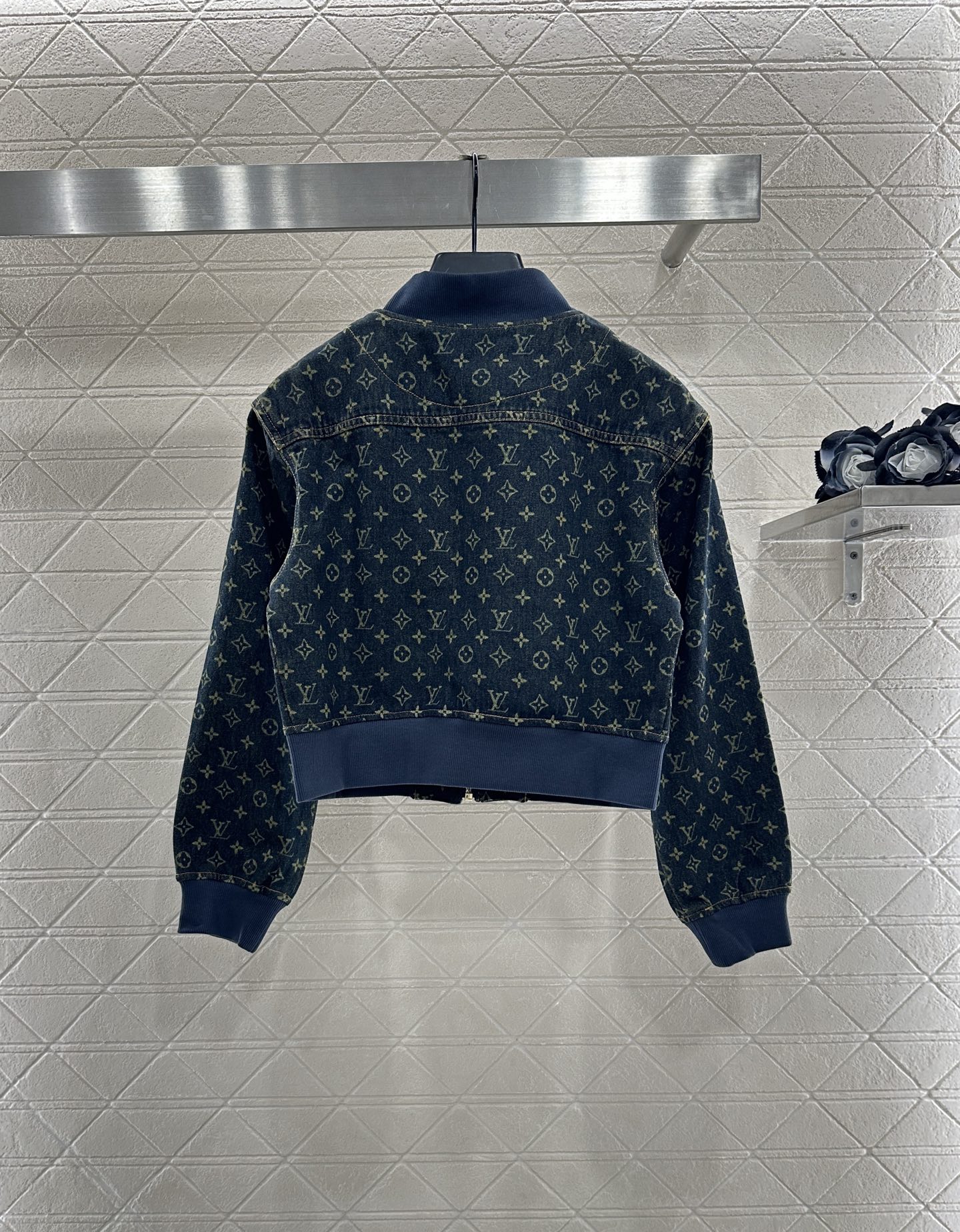 ♥Louis Vuitto*♥2025新品上架 牛仔夹克外套长裤套装定制YB斜纹棉牛仔材质，多重水洗，呈