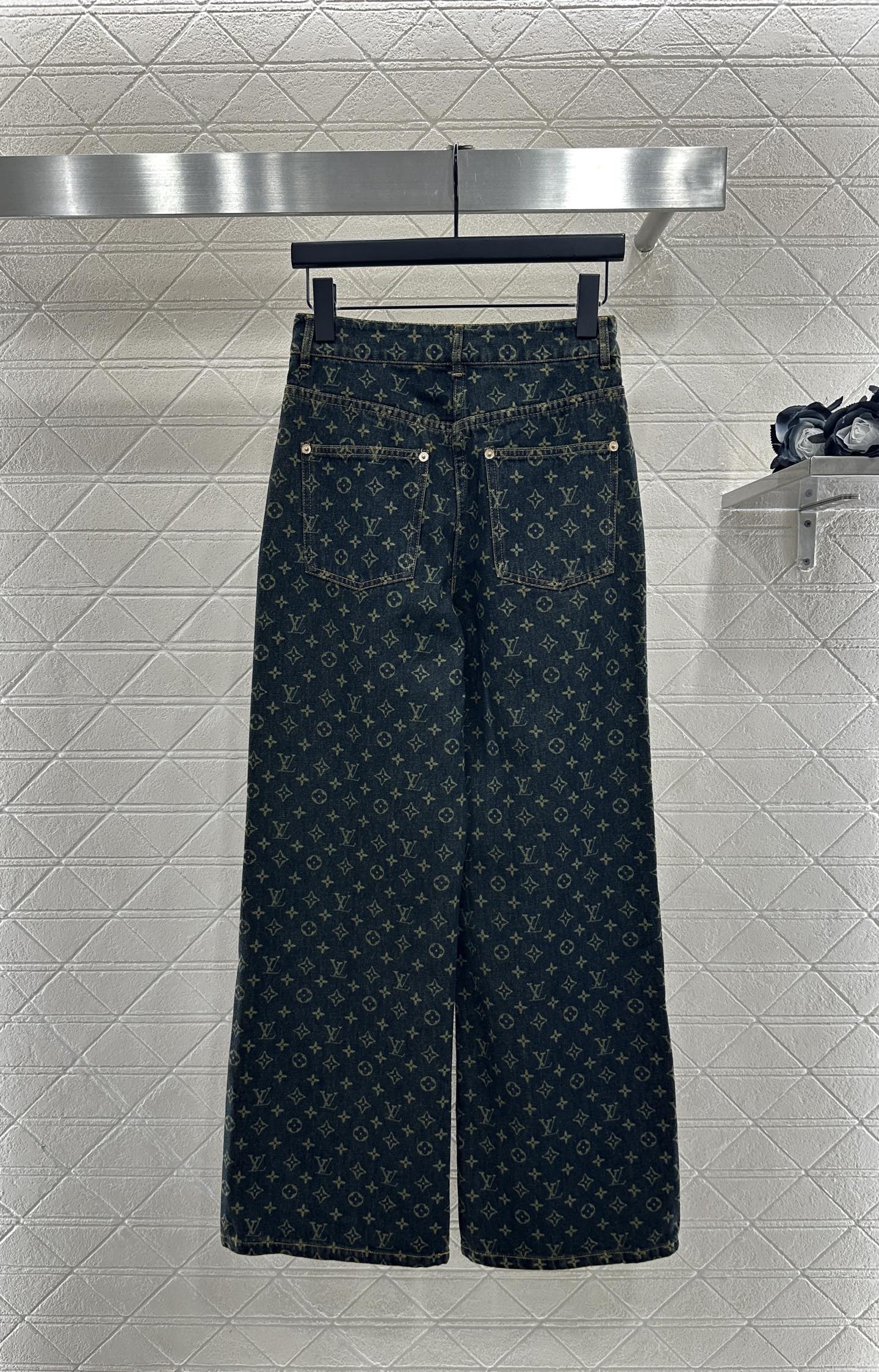 ♥Louis Vuitto*♥2025新品上架 牛仔夹克外套长裤套装定制YB斜纹棉牛仔材质，多重水洗，呈