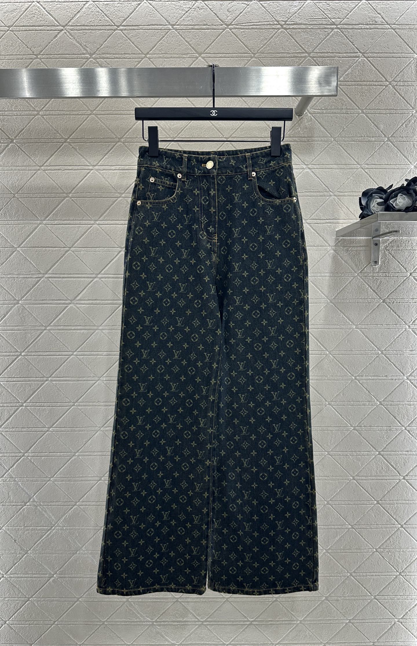 ♥Louis Vuitto*♥2025新品上架 牛仔夹克外套长裤套装定制YB斜纹棉牛仔材质，多重水洗，呈