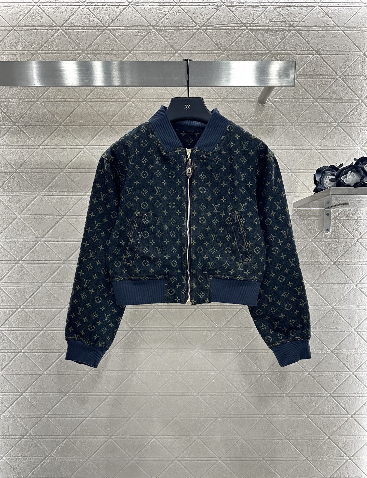 ♥Louis Vuitto*♥2025新品上架 牛仔夹克外套长裤套装定制YB斜纹棉牛仔材质，多重水洗，呈