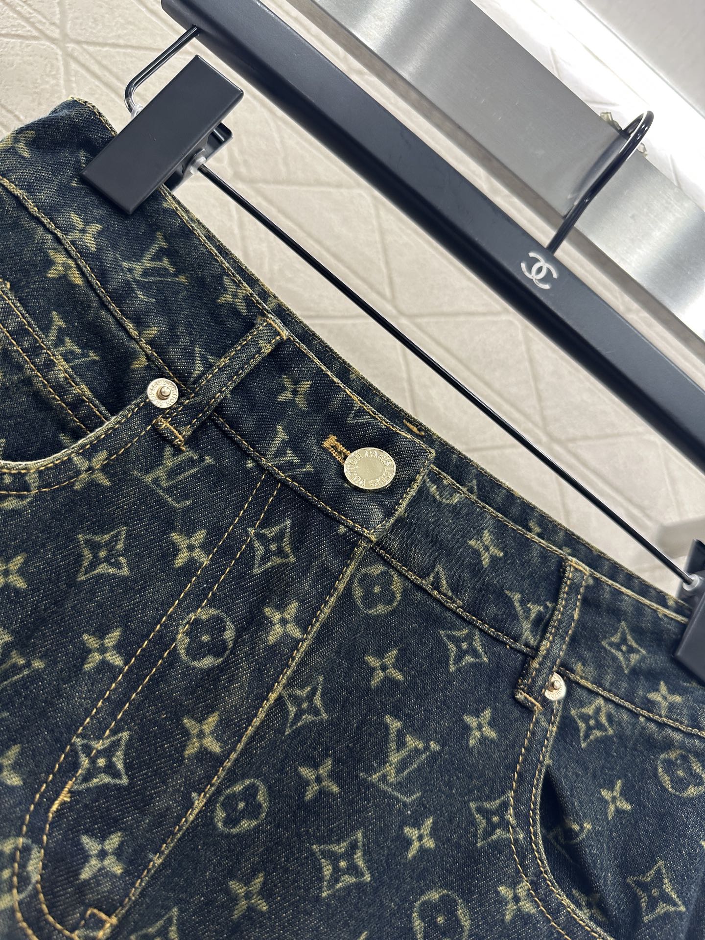 ♥Louis Vuitto*♥2025新品上架 牛仔夹克外套长裤套装定制YB斜纹棉牛仔材质，多重水洗，呈