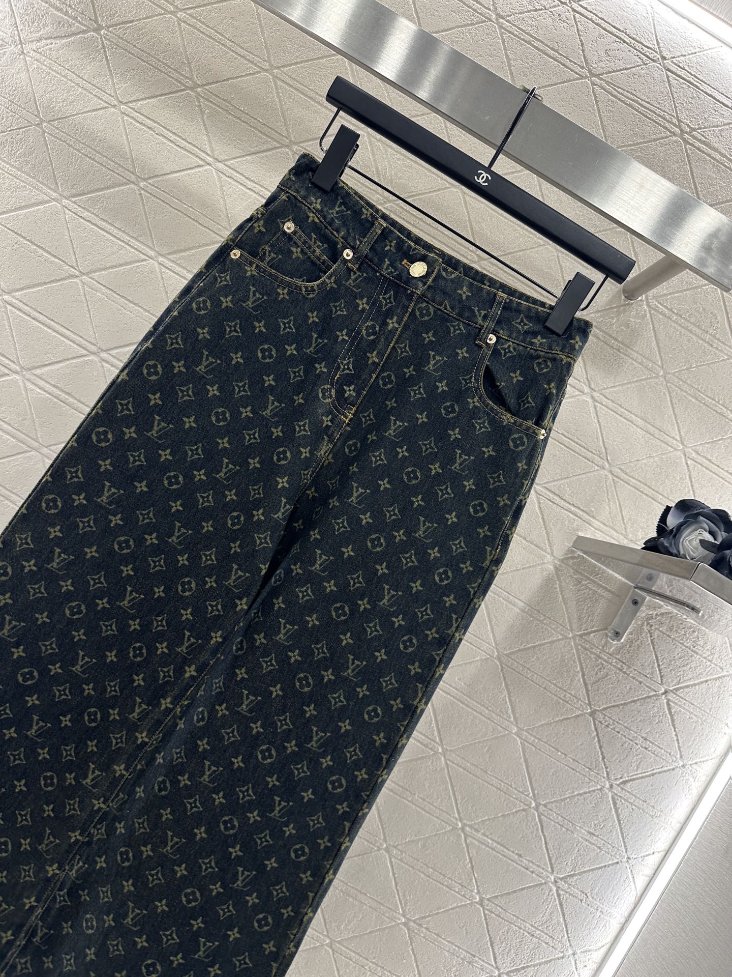 ♥Louis Vuitto*♥2025新品上架 牛仔夹克外套长裤套装定制YB斜纹棉牛仔材质，多重水洗，呈